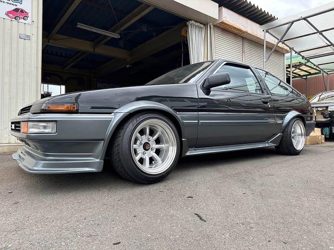 谷口信輝のインスタグラム：「AE85トレノが「ほぼ完成」しました！今週末、富士スピードウェイで行われる「86style」で初お披露目です。まだ「ほぼ完成」なので未完成ですが、是非沢山の方に見てもらえたらなと思います。 今週末は富士スピードウェイのグランドスタンド裏へお越しください。 #富士スピードウェイ #86style #ae86 #toyota」