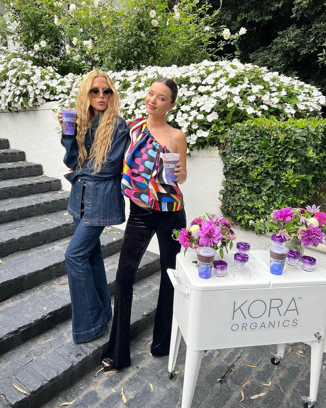 ミランダ・カーさんのインスタグラム写真 - (ミランダ・カーInstagram)「3 days and 11 smoothies later 💜🌈🤰🏻  Thank you to my wonderful friends who helped celebrate the launch of @koraorganics Plant Stem Cell Retinol Alternative Moisturizer and KORA Glow @erewhonmarket smoothie!」9月22日 9時26分 - mirandakerr