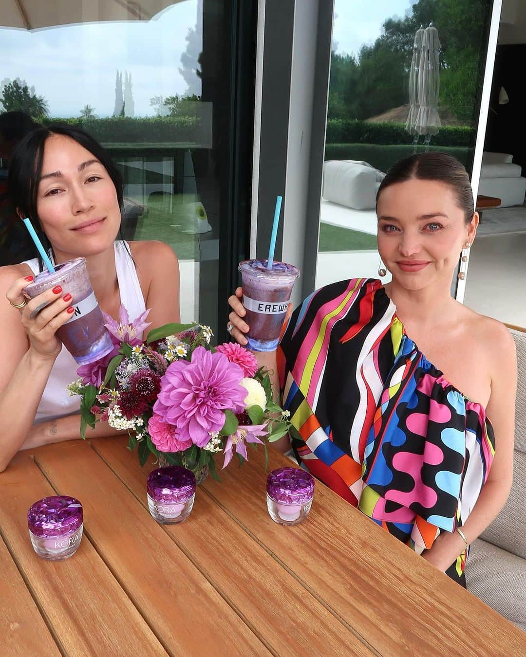 ミランダ・カーさんのインスタグラム写真 - (ミランダ・カーInstagram)「3 days and 11 smoothies later 💜🌈🤰🏻  Thank you to my wonderful friends who helped celebrate the launch of @koraorganics Plant Stem Cell Retinol Alternative Moisturizer and KORA Glow @erewhonmarket smoothie!」9月22日 9時26分 - mirandakerr