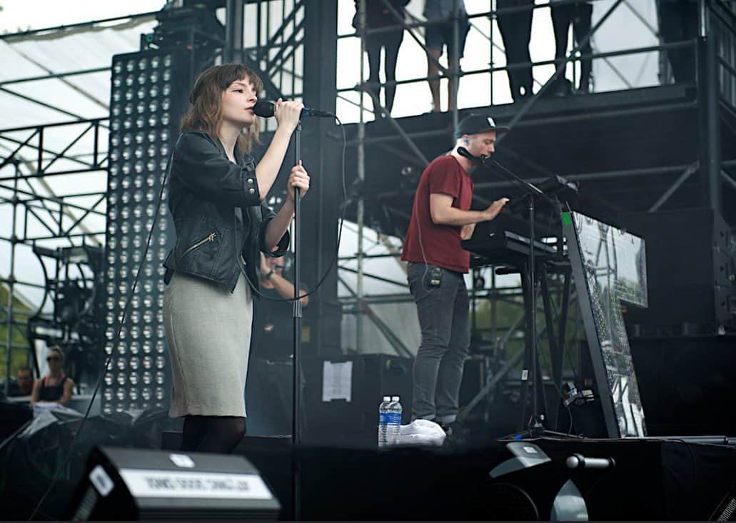 CHVRCHESさんのインスタグラム写真 - (CHVRCHESInstagram)「Right after playing The Mother We Share on this day in 2013, the rain began to pour on Virgin Mobile Freefest in Columbia, MD. Maybe that’s why there are so many lyrics about water in our catalogue…  📷 Brandon Wu」9月22日 9時35分 - chvrches