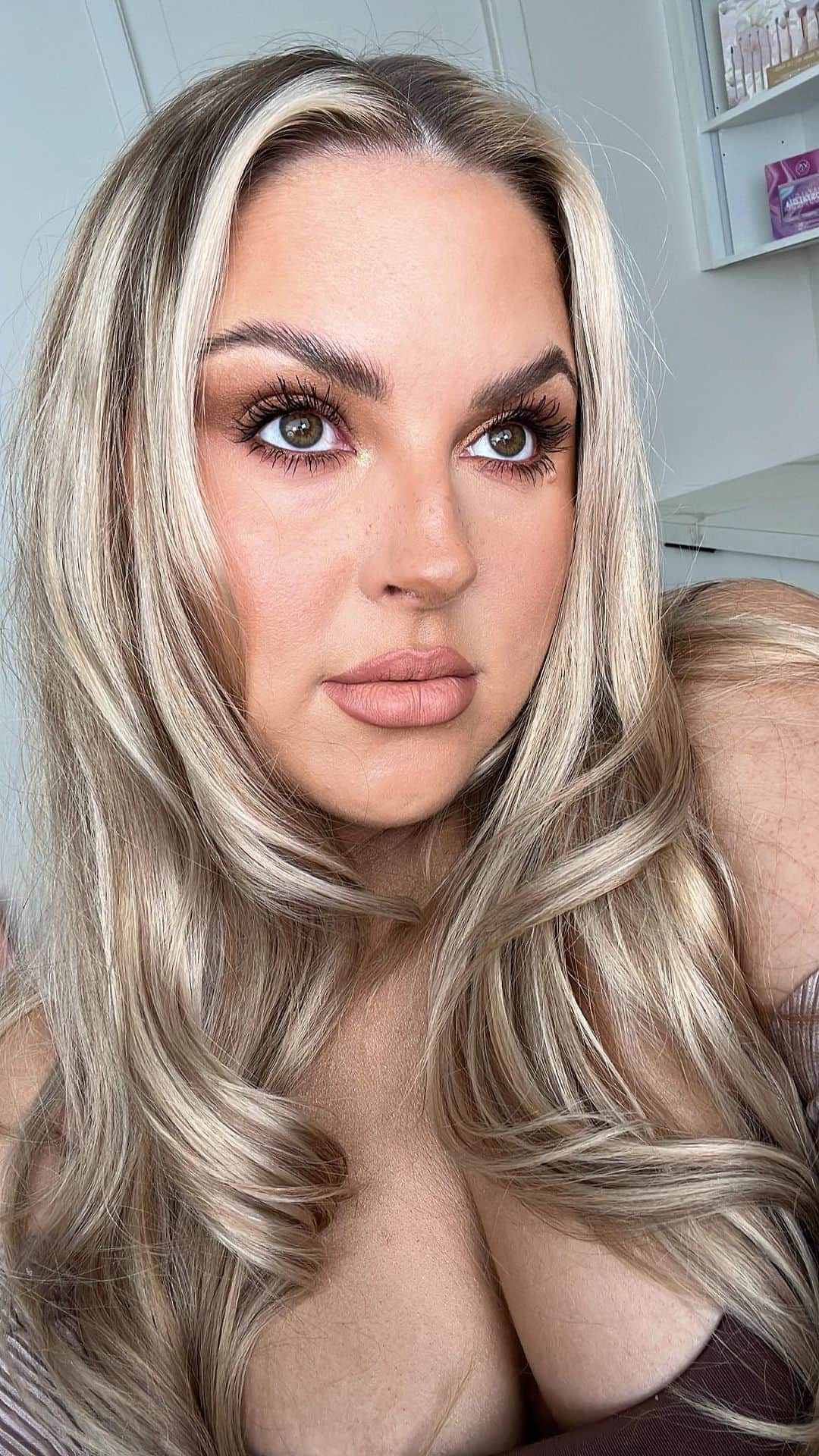 Shannonのインスタグラム：「I tried the new @benefitnz mascara (gifted) 💗👀 what’s your fav mascara right now? Looking for a new holy grail 😊🙏🏼」