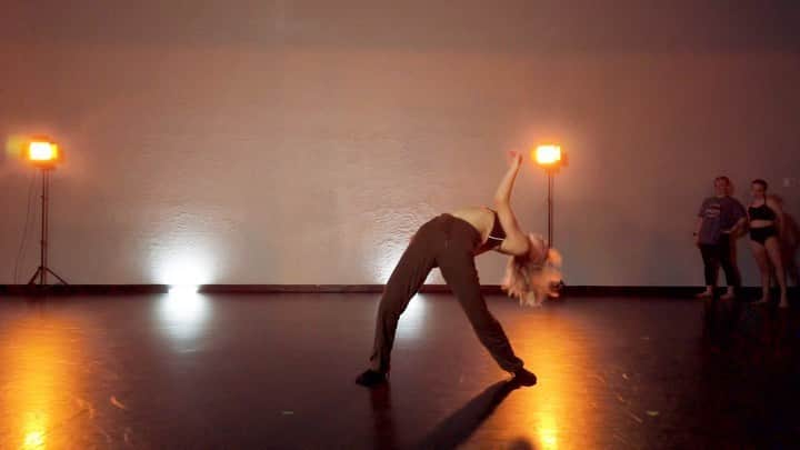 サニー・ペラントのインスタグラム：「Another @nicolemarieperezv combo 🧡✨ #dancer  #fivedancewear #FIVEFORCE #AMD #ilovenicole  @artisticmotiondanceofficial」