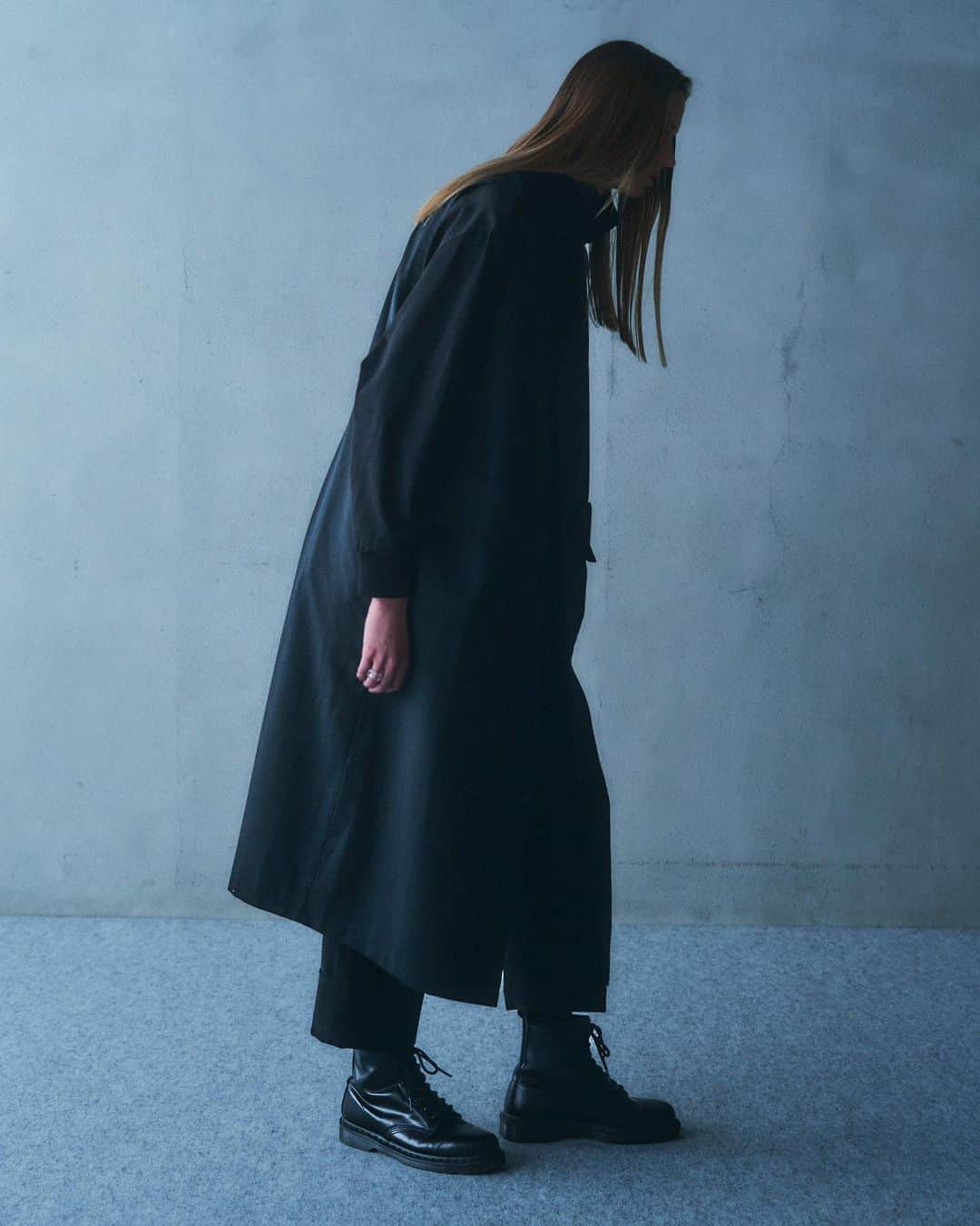 mizuiro ind / ミズイロインドのインスタグラム：「mizuiro ind  Autumn & Winter Collection 2023  Item  - stand collar OP with pockets - stand collar rugby tunic - double hem center press PT  2023年9月13日(水) mizuiro ind 公式ブランドサイト mizuiroind.jpにオンラインブティックがオープンしました。是非ご来店ください。  #mizuiroind  #ミズイロインド #autumnandwintercollection2023」