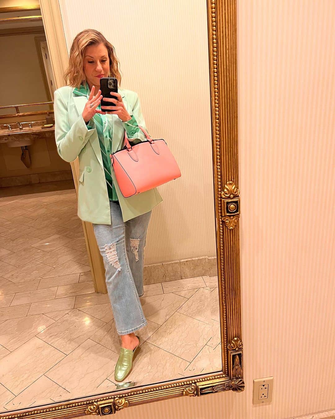 ジョディ・スウィーティンのインスタグラム：「Feeling the pastel vibe today for the @Variety Magazine Tech and Entertainment Summit. 💕 Hair: @annamariaorzano  Makeup: @terimakeup  @shannonmcclure68」