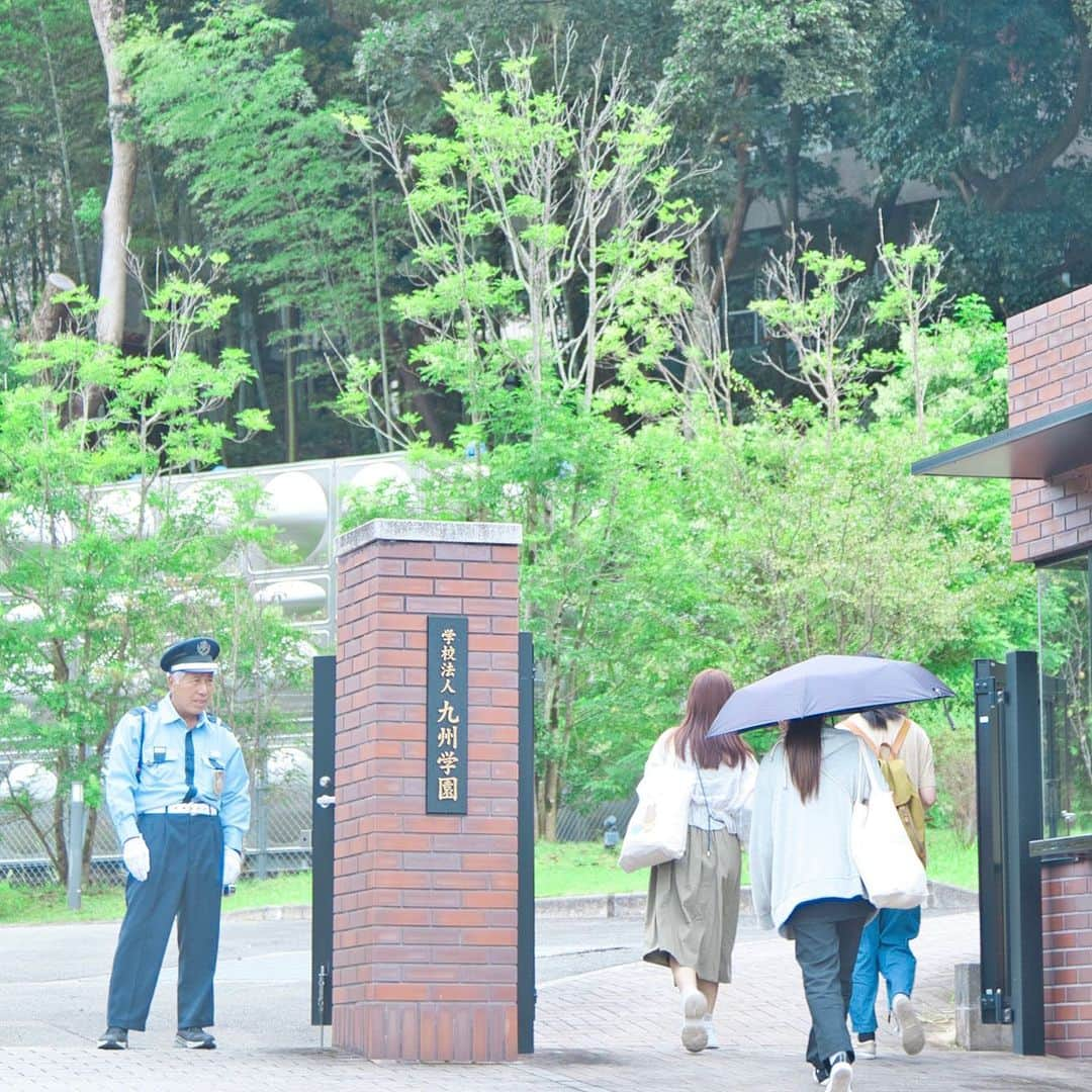 福岡女子短期大学さんのインスタグラム写真 - (福岡女子短期大学Instagram)「💠1/365 Days  こんにちは #福岡県 #太宰府市 は曇り☁️ 気温は24℃です🐨 今日から講義開始！ 通学風景を撮ってみました☺️ 撮影に協力いただいた皆様 ありがとうございました✨  ▶️福女短の1時限は9時スタート 通学する学生の皆さんは 8時30分〜8時50分ぐらいに 到着目指して通学してます👟  ーーーーーーーーーーーーーー #福岡女子短期大学 #スナップ写真  #ストリートスナップ #写真好きな人と繋がりたい  #福女短スナップ #キリトリセカイ #福岡カメラ部 #オータムカラー #福岡カメラ女子 ーーーーーーーーーーーーーー」9月22日 9時57分 - fukuoka_wjc