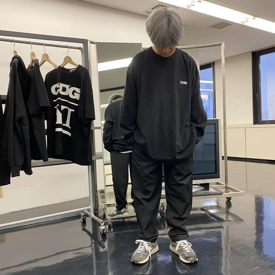 UOMOさんのインスタグラム写真 - (UOMOInstagram)「【大人のコム デ ギャルソン】CDG × サカナクション山口一郎の「CDG YI」を全部着てみた！  「コム デ ギャルソン」のディフュージョンラインである「CDG」が、サカナクション山口一郎が主宰するカンパニーレーベル「yamaichi」と初コラボ。9月23日(土)の発売に先んじて、プレスルームで「CDG YI」全9型をぜんぶ試着してきた！  記事の続きはWEB UOMOで https://www.webuomo.jp/fashion/330645/  #コムデギャルソン #CDGYI #サカナクション #山口一郎  #uomo #uomo_magazine #webuomo」9月22日 10時00分 - uomo_magazine