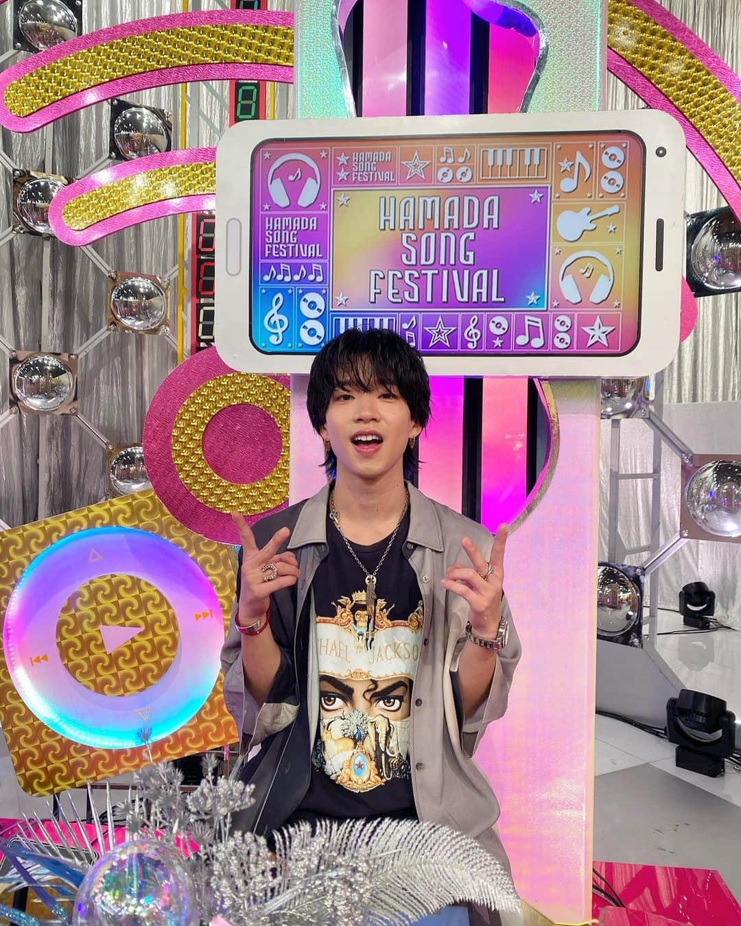森愁斗のインスタグラム：「TBS「オオカミ少年・ハマダ歌謡祭」に出演します！  沢山出演できて嬉しい☺️  本日 19:00〜 です！ 皆様是非見てください🤲  ✨本日の衣装✨  shoes👟 @converse_jp  @converse」