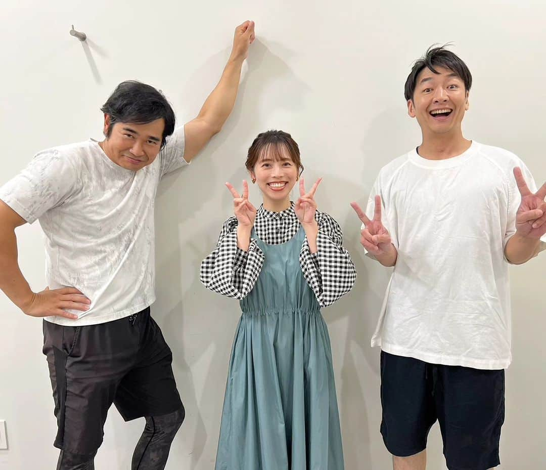 和泉杏のインスタグラム：「今やってるDay.Day.の後！  9/22（金）10:25〜 「女神のマルシェ」で ハマカーンさんとお仕事一緒でしたー！  同じ事務所だけどなかなか会えないので、久しぶりで嬉しかったです♪  ハマカーンさんのスーツ姿を皆さん見てください！！  ※ 写真で浜谷さんが着ているのは衣装ではありません！ この後ランニングをしに行くからでもありません！ 普段着の私服です！ 動きやすくて良いですよね！？  #女神のマルシェ #ハルカラ #ハルカラ和泉 #ハマカーン さん #マッチョ #柔道初段 #柔道二段 #トレーニングウェア  👗ブラウス  merlot @merlotcamp 👗ワンピース OPULENCE @opulence_tokyo 💍アクセサリー  muku @muku__official___ 👠サンダル  NEUNA @neuna_official」