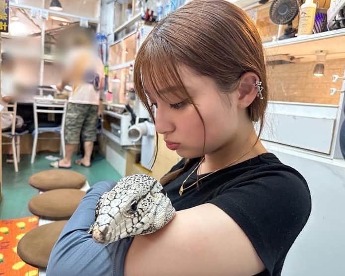 吉川愛さんのインスタグラム写真 - (吉川愛Instagram)「☺︎ ※【爬虫類の写真があります苦手な方見ないでね】※ なたんと大好きな爬虫類達に会ってきた💜🦎 帰りになたんとお揃いトカゲリング買った💍 （仕事終わりでメイク濃いのです） @reptiles_resort」9月22日 10時30分 - ai_yoshikawa_official
