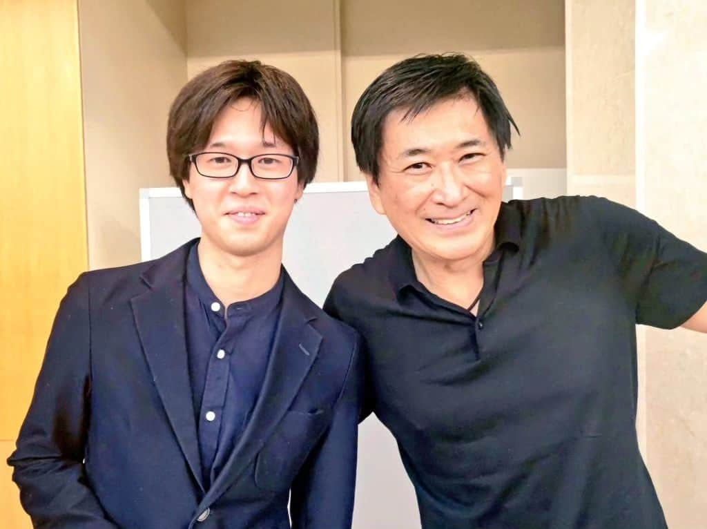 藤岡幸夫のインスタグラム：「９月２２日（土）のエンターザミュージック（BSテレ東 毎週土朝の８時半〜）はニュークラシック・プロジェクト第１弾❗作曲家の松井琉成さんをゲストに角谷暁子アナと楽しくお届け🥰  ニュークラシック・プロジェクトとは、スリーコンダクターズ（山田和樹＆鈴木優人＆原田慶太楼）と４人で昨年、新作を募集。条件は多くの人々に愛され、何度も再演される可能性のある新作。４４作品中から４作品を選んで、今年５月に発表！  ４作品のスコアは全音から出版され、コロムビアがCD発売。エンターザミュージックその演奏会や舞台裏を４回に分けて放送します🥰  このアカウントは表アカウントです。裏アカウントも是非🤩 ↓ @sachiofujioka」