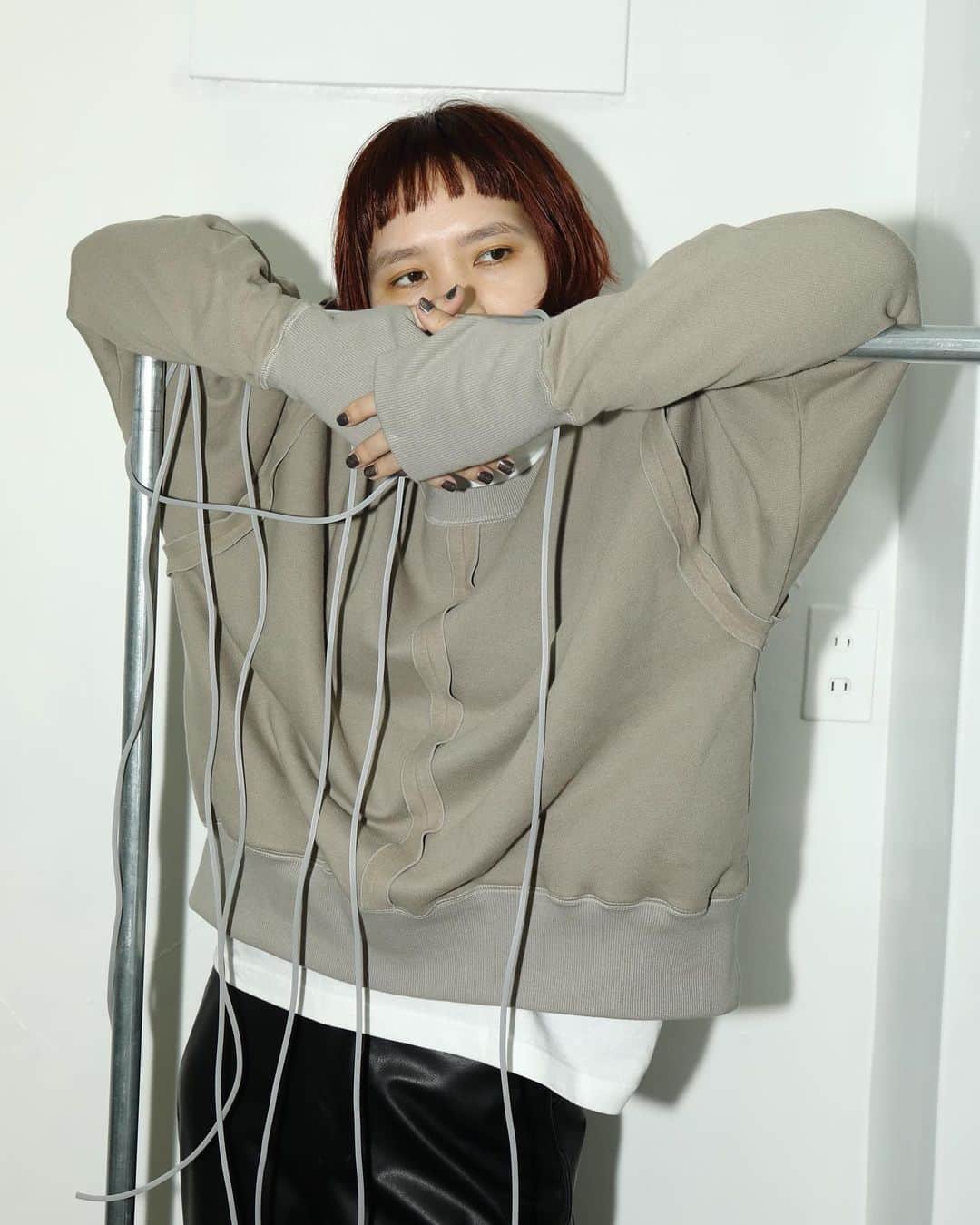 エイミーのインスタグラム：「《 AAAMYYY × Hey life store  POP UP STORE》 23 PREFALL Special collaboration 🍂@10/8.SUN   "シンガーソングライター/トラックメイカー。 バンドTempalayのメンバーとしても活躍するAAAMYYYとのスペシャルコラボレーション第二弾。 @amy0aaamyyy   ボーダレスなファッションアイコンとして注目の彼女が、色やディテールにこだわりながら作り上げたコレクションを、オンライン発売前に一足先に【POP UP STORE】にてお買い求めいただけます。"  ーーーーーーーーーーーー 〈AAAMYYY 来場発売イベント〉 10.8 (SUN) 13:30 - 19:00（18:40最終入場） 〒150-0034 渋谷区代官山町3-13 代官山エーデルハイム ２F （Priv. Spoons Club 左隣が会場です） 渋谷駅徒歩7分/代官山駅徒歩５分/恵比寿駅徒歩８分  -終日AAAMYYYも会場に立ちますので、この機会にぜひお越しくださいませ。 -TOTALL ¥30,000以上のお買い上げの方にオリジナルトートバックをプレゼントしております。(HEY既存アイテムと併せてのご購入も該当) -お買い物袋等をお持ちください。 -当日はHEYアイテムもお買い求めいただけます。  　-------------------------------------------------  〈AAAMYYY ONLINE発売日〉 10.9 (MON)19:00〜 Hey life store オンラインショップにて発売開始となります。  -TOTALL ¥30,000以上のお買い上げの方にオリジナルトートバックプレゼント(HEY既存アイテムと併せてのご購入も該当)  お楽しみに、、👽🌙  〈Profile〉 - AAAMYYY - シンガーソングライター/トラックメイカー。バンドTempalayのメンバーとしても活躍。 #aaamyyy 📸　@choppachopper  H&M/ model @makinonatsuho  @rikuroute  @hey_lifestore @fujisawamai  Poster Graphic: Rosa」