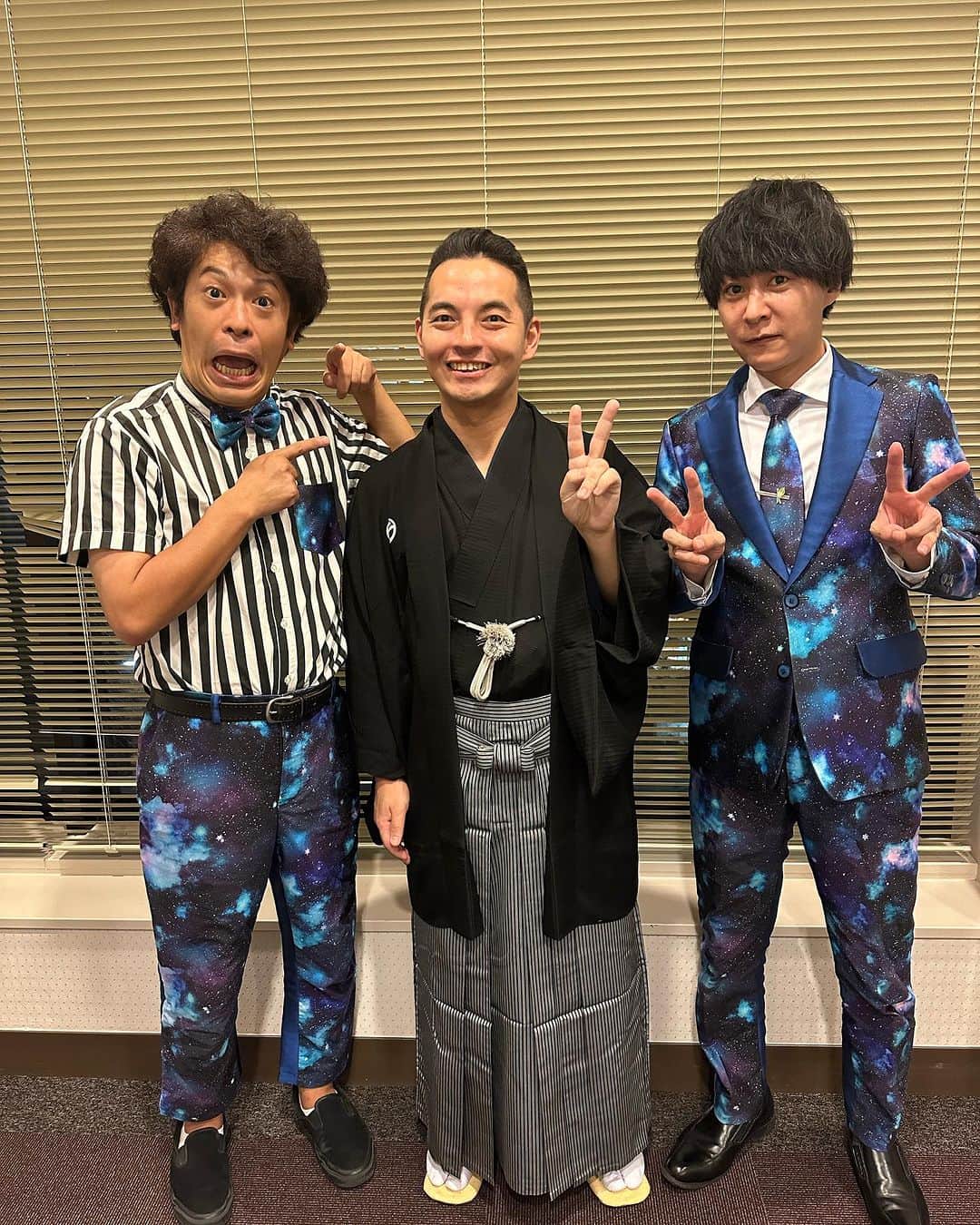 三遊亭とむさんのインスタグラム写真 - (三遊亭とむInstagram)「札幌道新ホール披露興行！ ご来場頂きましてありがとうございました。 お笑い時代に初めて営業で行った思い出の会場！ １８年ぶりでした。嬉しかったなぁ！ ちゅうえいさんと飲み過ぎた。 ありがとうございました！  #錦笑亭満堂  #流れ星⭐︎ #やすと横澤さん」9月22日 11時01分 - tomusuetaka