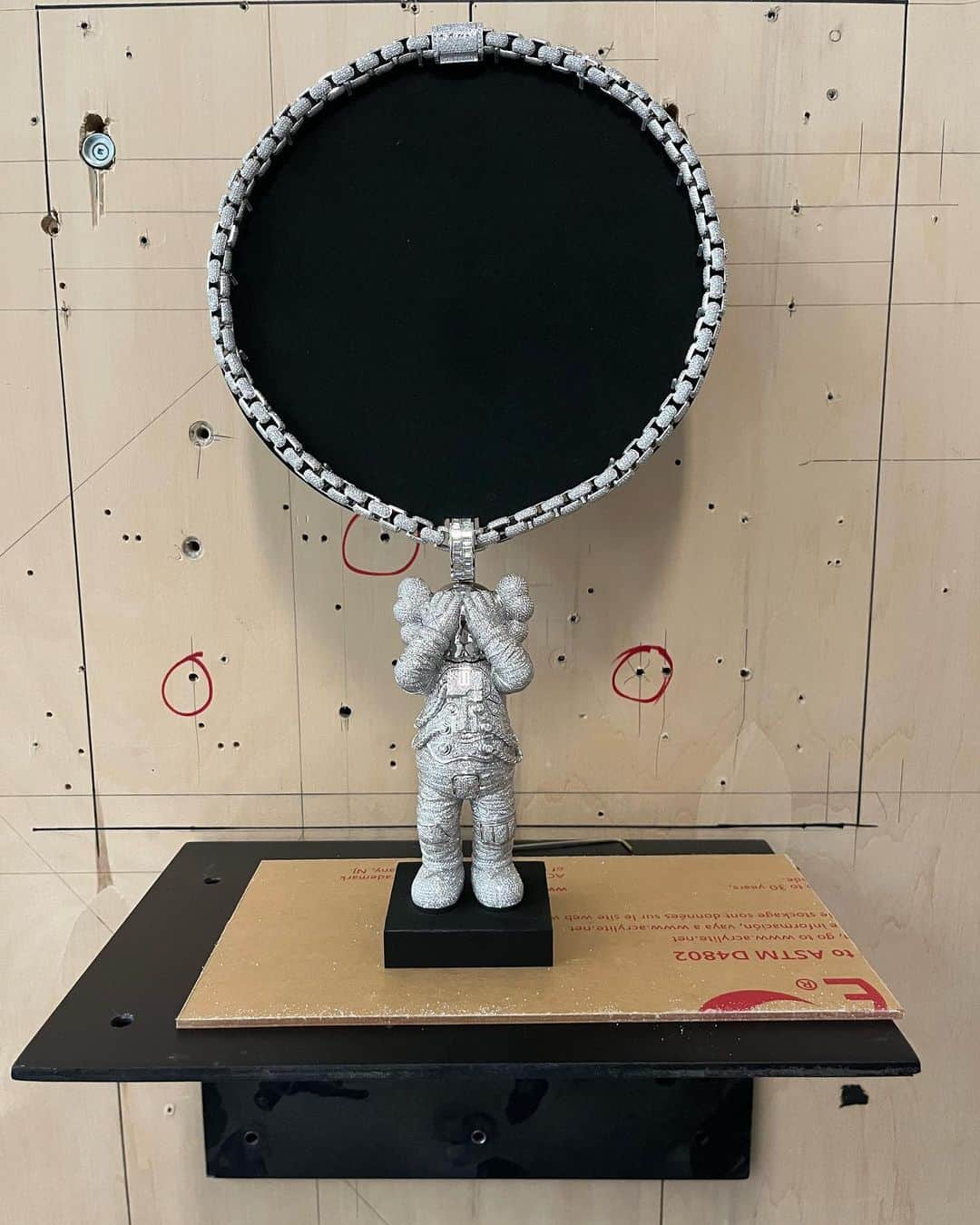 KAWSONEのインスタグラム：「Working out the installation details.. KAWS: FAMILY, opening September 27th at @agotoronto   KAWS / IF & Co. UNTITLED (SPACE CHAIN) Commissioned for Kid Cudi 2021 White gold, diamonds Approx. 5 × 2 inches  #KAWS @kidcudi @benballer @ifandco #AGO #agotoronto #toronto #canada」