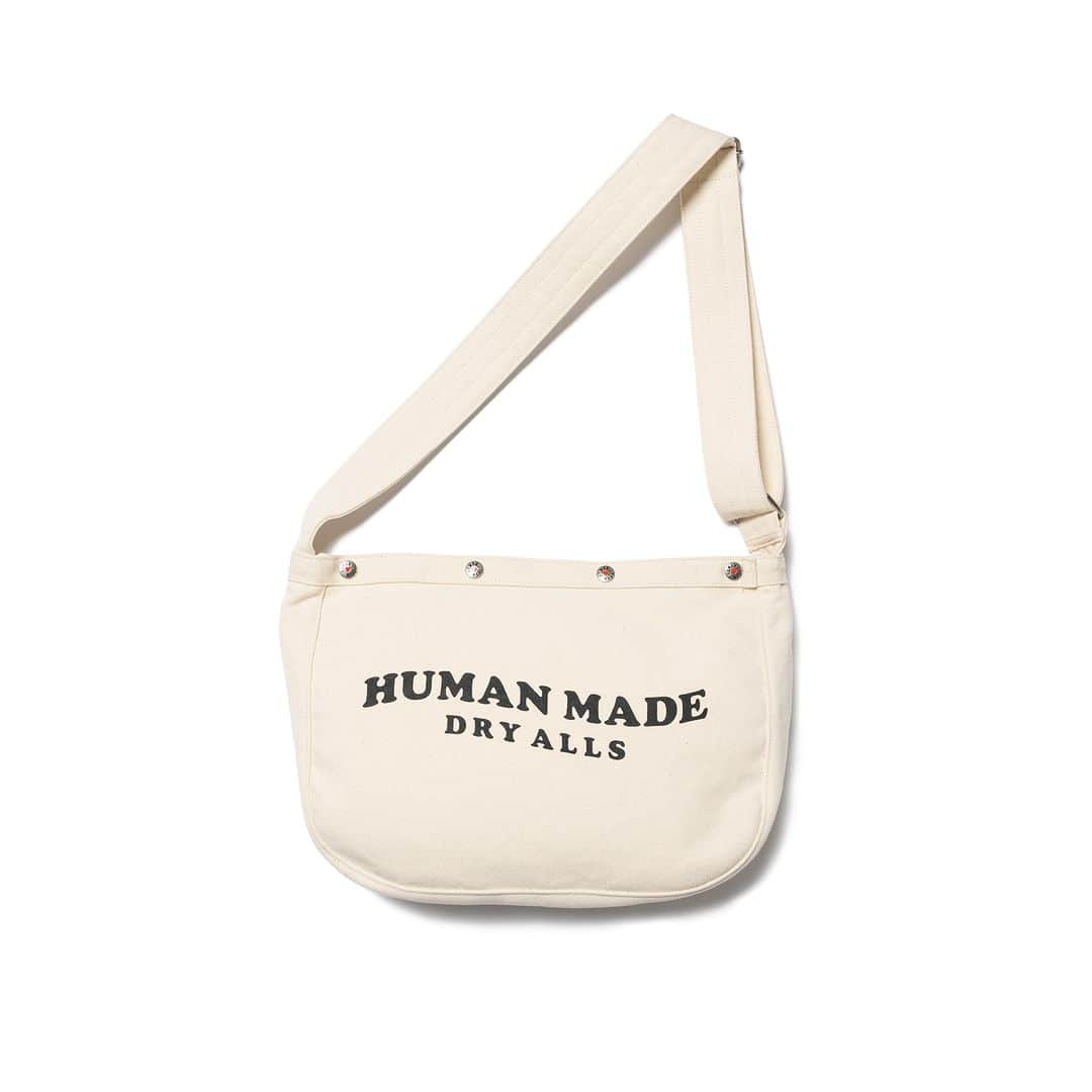 HUMAN MADEさんのインスタグラム写真 - (HUMAN MADEInstagram)「"PAPERBOY BAG" is available at 23rd September 11:00am (JST) at Human Made stores mentioned below.  9月23日AM11時より、"PAPERBOY BAG” が HUMAN MADE のオンラインストア並びに下記の直営店舗にて発売となります。  [取り扱い直営店舗 - Available at these Human Made stores] ■ HUMAN MADE ONLINE STORE ■ HUMAN MADE OFFLINE STORE ■ HUMAN MADE HARAJUKU ■ HUMAN MADE SHIBUYA PARCO ■ HUMAN MADE 1928 ■ HUMAN MADE SHINSAIBASHI PARCO ■ HUMAN MADE SAPPORO  *在庫状況は各店舗までお問い合わせください。 *Please contact each store for stock status.  シロクマのアニマルグラフィックが施された、コットンキャンバス生地のペーパーボーイバッグ。ストラップの長さは調整可能です。  Paperboy bag in cotton canvas with a polar bear graphic on the front. The strap’s length can be adjusted with ease.」9月22日 11時18分 - humanmade