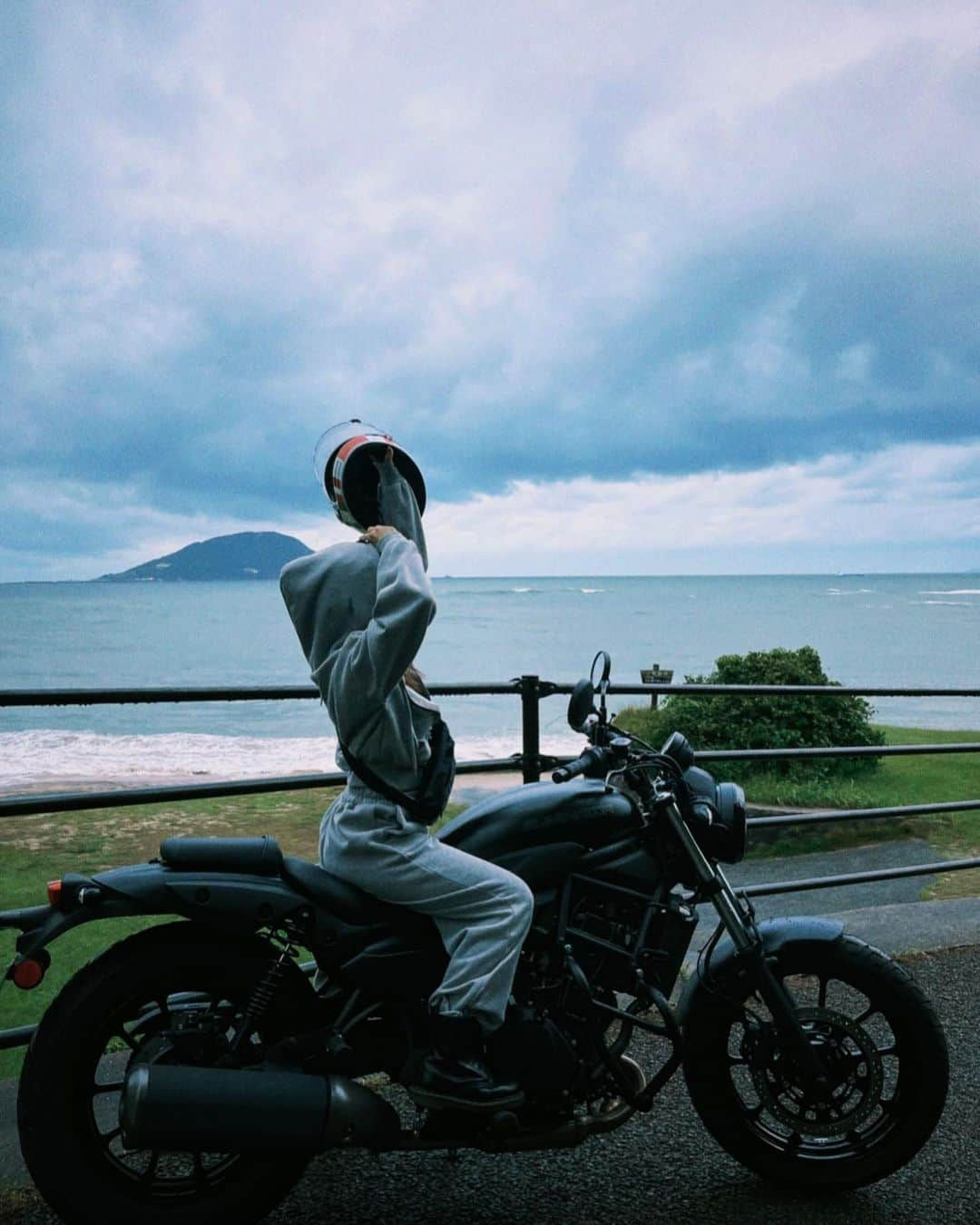 高木悠未さんのインスタグラム写真 - (高木悠未Instagram)「🏍️ 6:30 in志賀島  五感で楽しいね！この足でキャンプ行きたい！ 美味しいお米炊いて明太子乗せて食べたい！  カスタム部品届くの楽しみ!! オリジナル塗装のヘルメット作るって決めた!! #バイク #バイク女子 #bike #🏍️  #志賀島 #ツーリングスポット #ツーリング女子 #エリミネーター #eliminator」9月22日 11時15分 - yuumi_takaki05