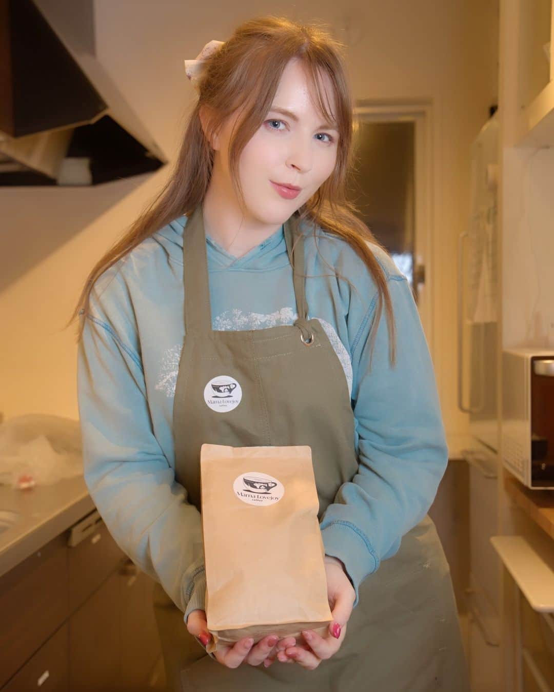 ジューン・ラブジョイさんのインスタグラム写真 - (ジューン・ラブジョイInstagram)「I made some coffee for you, hope the smell will wake you up ! 😘☕⠀ ⠀ Mamalovejoy's coffee beans roasted in-house 🌷✨⠀ We are shipping worldwide 🌎 More informations on my profile link !⠀ ⠀ 📸 @takahiro_ch ⠀ ⠀ #coffee #beans #cute #cafe #madewithlove #ootd #japan #us⠀」9月22日 11時31分 - junelovejoyy