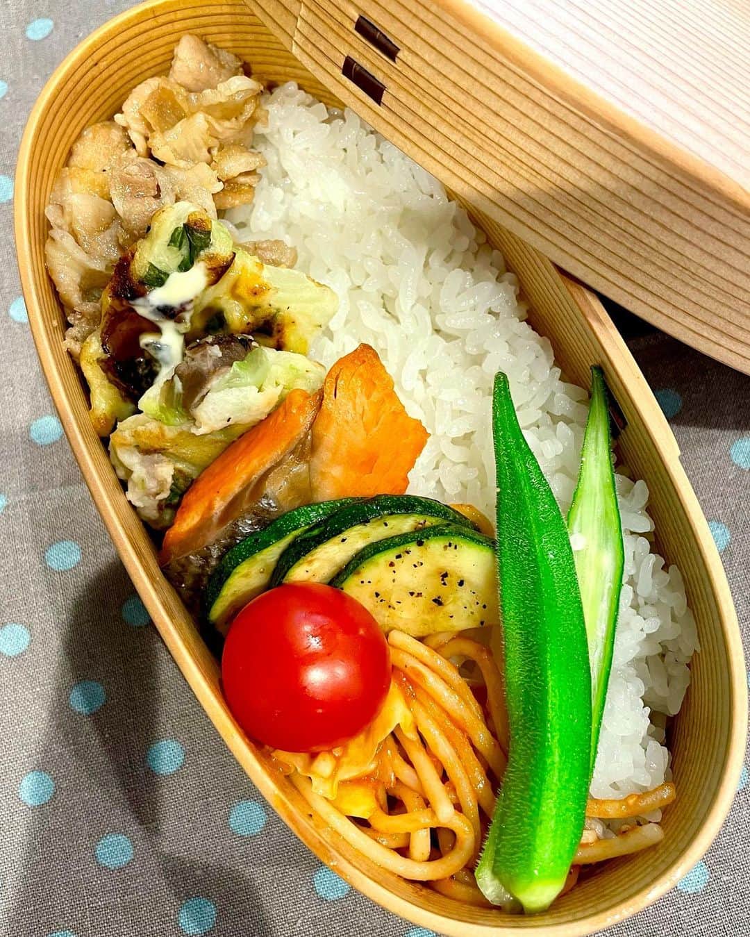 中島静佳さんのインスタグラム写真 - (中島静佳Instagram)「今週のお弁当作り終了！！ ではなく、明日は運動会です。 4年ぶりの運動会でのお弁当作りが待っています。 お弁当作りは続きます。でも、金曜は嬉しいですね。 載せていなかったお弁当たち。  #お弁当作り#曲げわっぱ#早起き母さん」9月22日 12時00分 - shizuka617nakajima