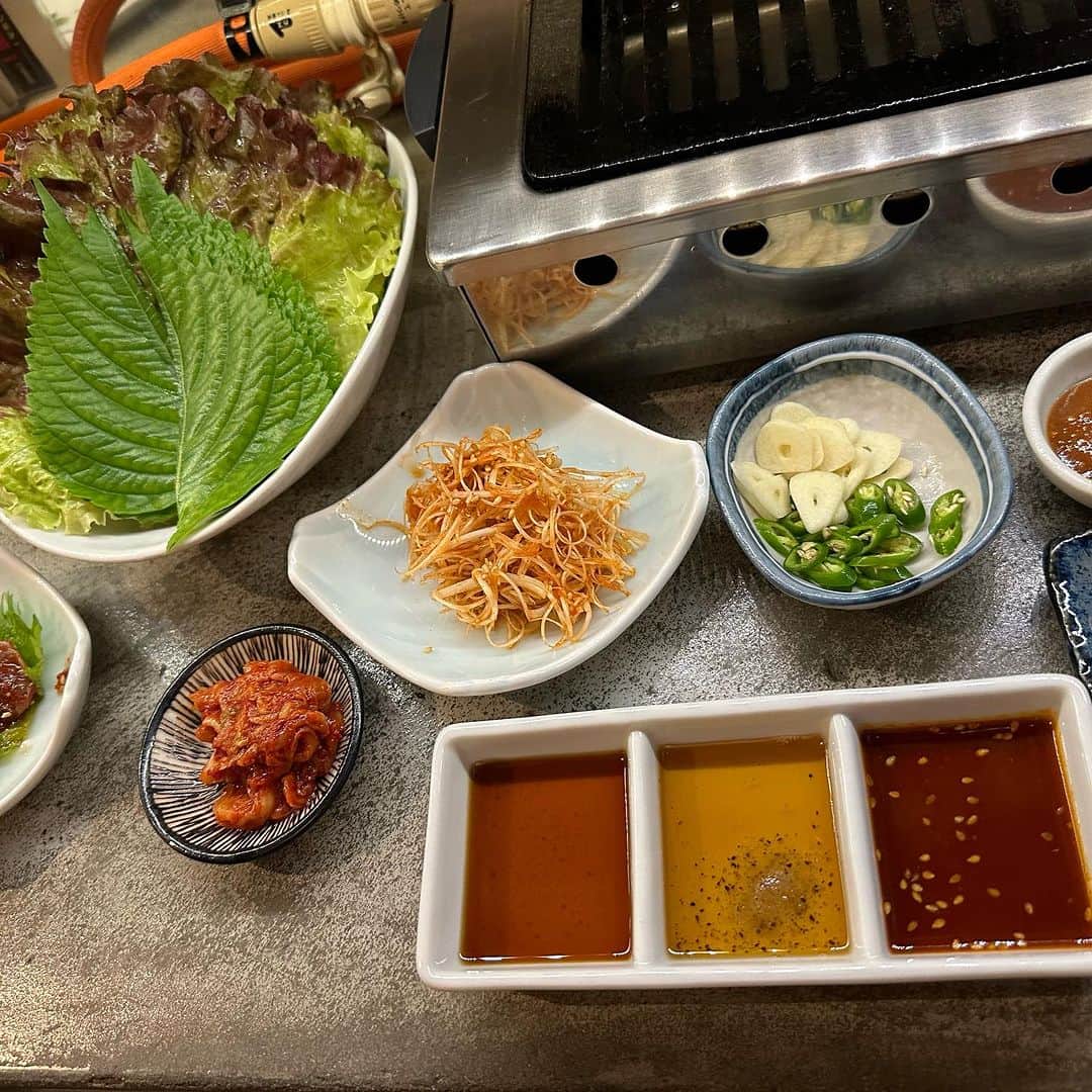 川原由維さんのインスタグラム写真 - (川原由維Instagram)「【MUGEN🇰🇷】  初めてのカンジャンケジャン🦀 うま😋  サムギョプサルは無敵💪  #フレンチ#french #福岡#博多#福岡グルメ #博多グルメ#グルメ#食べログ#西中洲#champagne#wine #中華 #焼肉#お酒#日本酒#紹興酒#お肉 #イタリアン#酒のあて#日本酒#ワイン#シャンパン#和食#日本食 #鉄板焼き #寿司 #鮨 #韓国グルメ #カンジャンケジャン #サムギョプサル #mugen」9月22日 12時04分 - yui5520