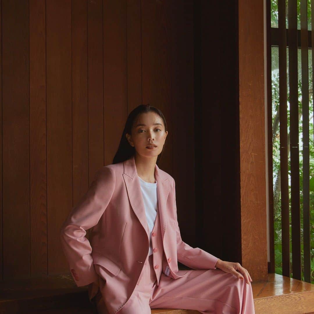 蛯原友里のインスタグラム：「@marella_official  @marella_japan   Lady in Pink 🩷」