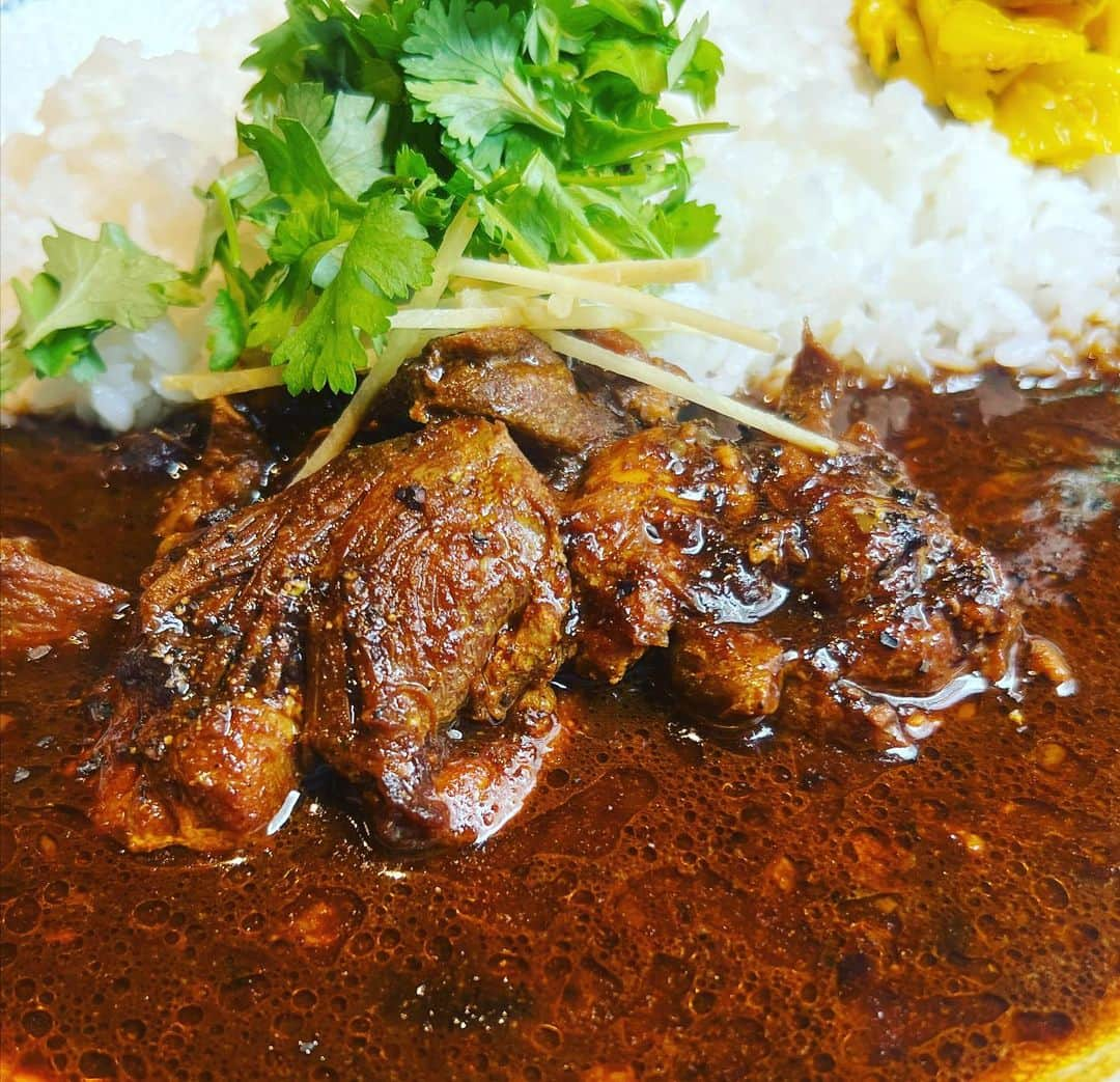 松尾貴史のインスタグラム：「福岡のカレーの名店「クボカリー」で、チキンとポークを。  #curry #咖哩 #カレー #spice #スパイス #福岡 #大名」