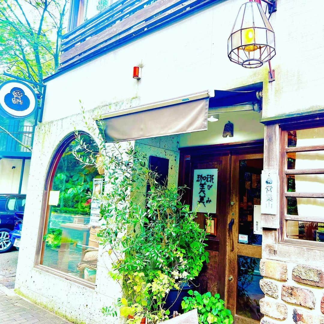 松尾貴史さんのインスタグラム写真 - (松尾貴史Instagram)「福岡ですごく好きな喫茶店、「珈琲美美」で濃味のブレンド。  味の好みも雰囲気もお店の方の応対も最高なのです。  #coffee #コーヒー #珈琲 #福岡 #赤坂 #美美」9月22日 12時27分 - kitsch.matsuo