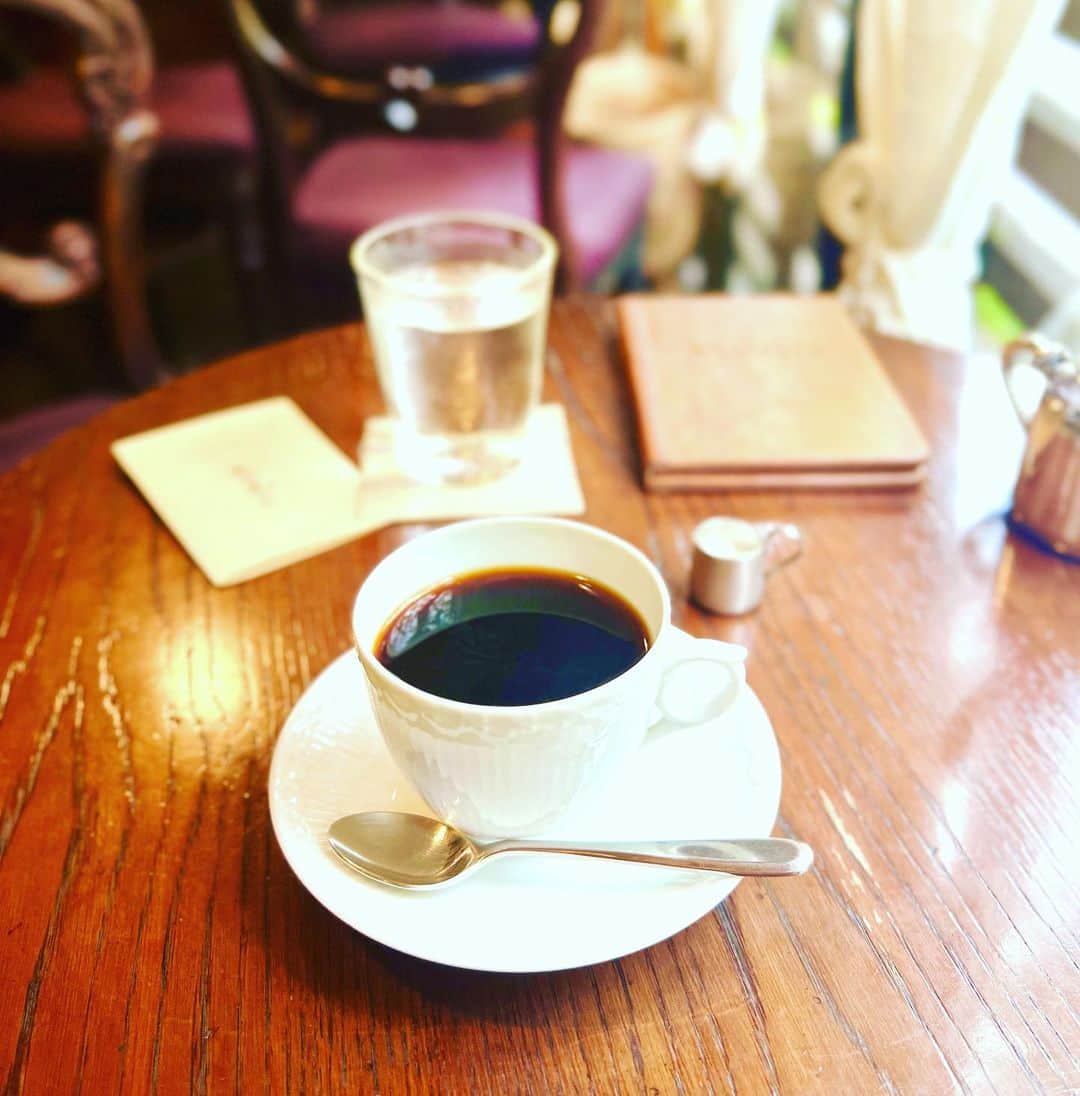 のインスタグラム：「福岡ですごく好きな喫茶店、「珈琲美美」で濃味のブレンド。  味の好みも雰囲気もお店の方の応対も最高なのです。  #coffee #コーヒー #珈琲 #福岡 #赤坂 #美美」