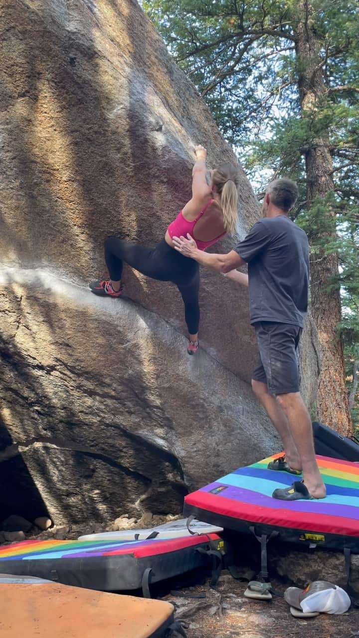 トミー・コールドウェルのインスタグラム：「@beccajcaldwel, I don’t think you  can claim to not really be a climber anymore now that you are climbing V8! It’s so fun to see you  talking about conditions, searching the guidebook for projects,  putting in the training, and ultimately catching the bouldering bug. I am proud of you baby.  Here’s to many future date days in the forest! (She sent on their next try but didn’t catch on video)」