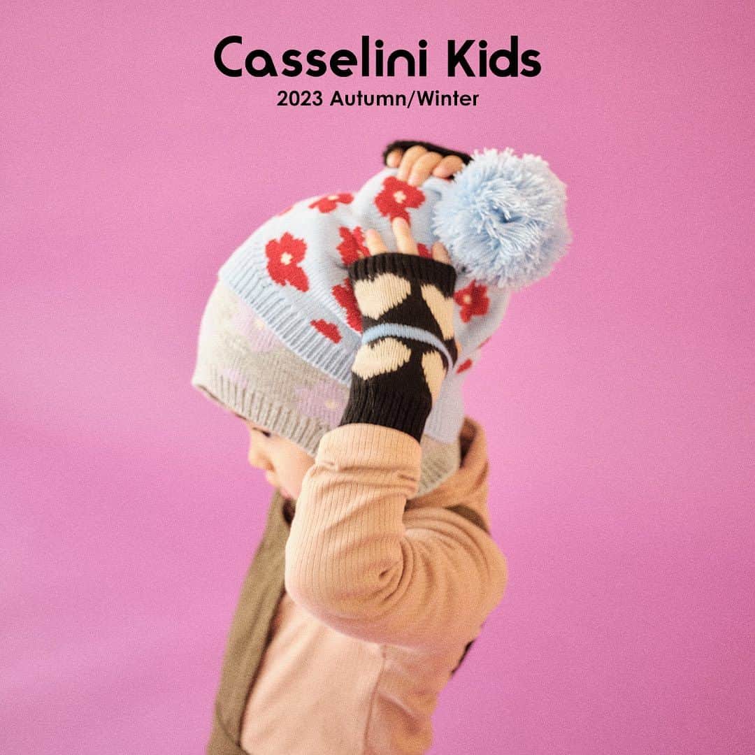 のインスタグラム：「🌼 Casselini 23AW 🌼 ⁡2023.9.21（Thu）Start  Model  Kiko Stylist  Kumiko Arai Photographer  Ryosuke Yuasa Hair&Make-up  Yutaka Izushima  #Casselini #CasseliniKids #23AW #キャセリーニ #キャセリーニキッズ　 #キッズファッション #キッズコーデ  【Casselini Kids】 SAME FEELING AS “Casselini” “同じ服、同じ小物、同じ気分” ⁡ 子どもらしさのみにはフォーカスせず、Casseliniのキャッチーな世界観をベースに大人の感覚をそのまま落とし込んだKids仕様のコレクション。 ⁡」
