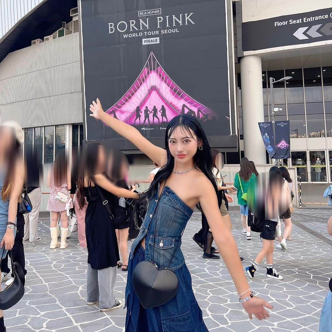 sachiyo_misuさんのインスタグラム写真 - (sachiyo_misuInstagram)「【BLACKPINK WORLD TOUR [BORN PINK] FINALE IN SEOUL】 . .  去年の10月にスタートしたブルピンの 『Born Pink World Tour』 のフィナーレ公演として韓国へ❤︎ . . 最後の最後である17日に参戦🫶💟 . .  #ブルピン #blackpink #blackpinkworldtour2023 #ライブコーデ #live #seoulkorea #seoulkorea #gocheokskydome #デニムセットアップ #デニム #デニムコーデ #韓国 #korea #todayscode #ootd  #コーデ #骨格ナチュラル #160 #160cmコーデ」9月22日 12時29分 - sachiyo_misu