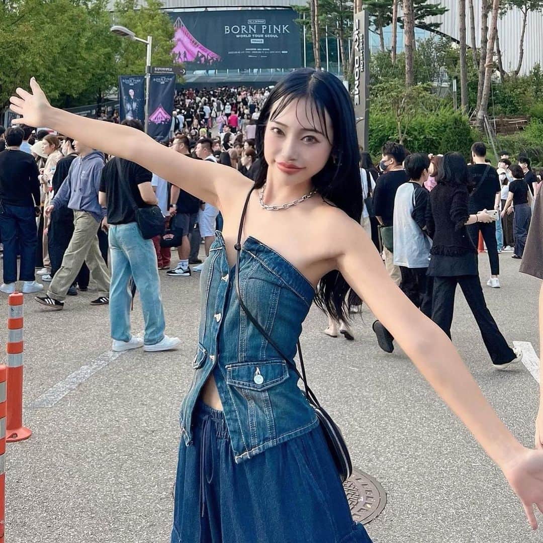 sachiyo_misuのインスタグラム：「【BLACKPINK WORLD TOUR [BORN PINK] FINALE IN SEOUL】 . .  去年の10月にスタートしたブルピンの 『Born Pink World Tour』 のフィナーレ公演として韓国へ❤︎ . . 最後の最後である17日に参戦🫶💟 . .  #ブルピン #blackpink #blackpinkworldtour2023 #ライブコーデ #live #seoulkorea #seoulkorea #gocheokskydome #デニムセットアップ #デニム #デニムコーデ #韓国 #korea #todayscode #ootd  #コーデ #骨格ナチュラル #160 #160cmコーデ」