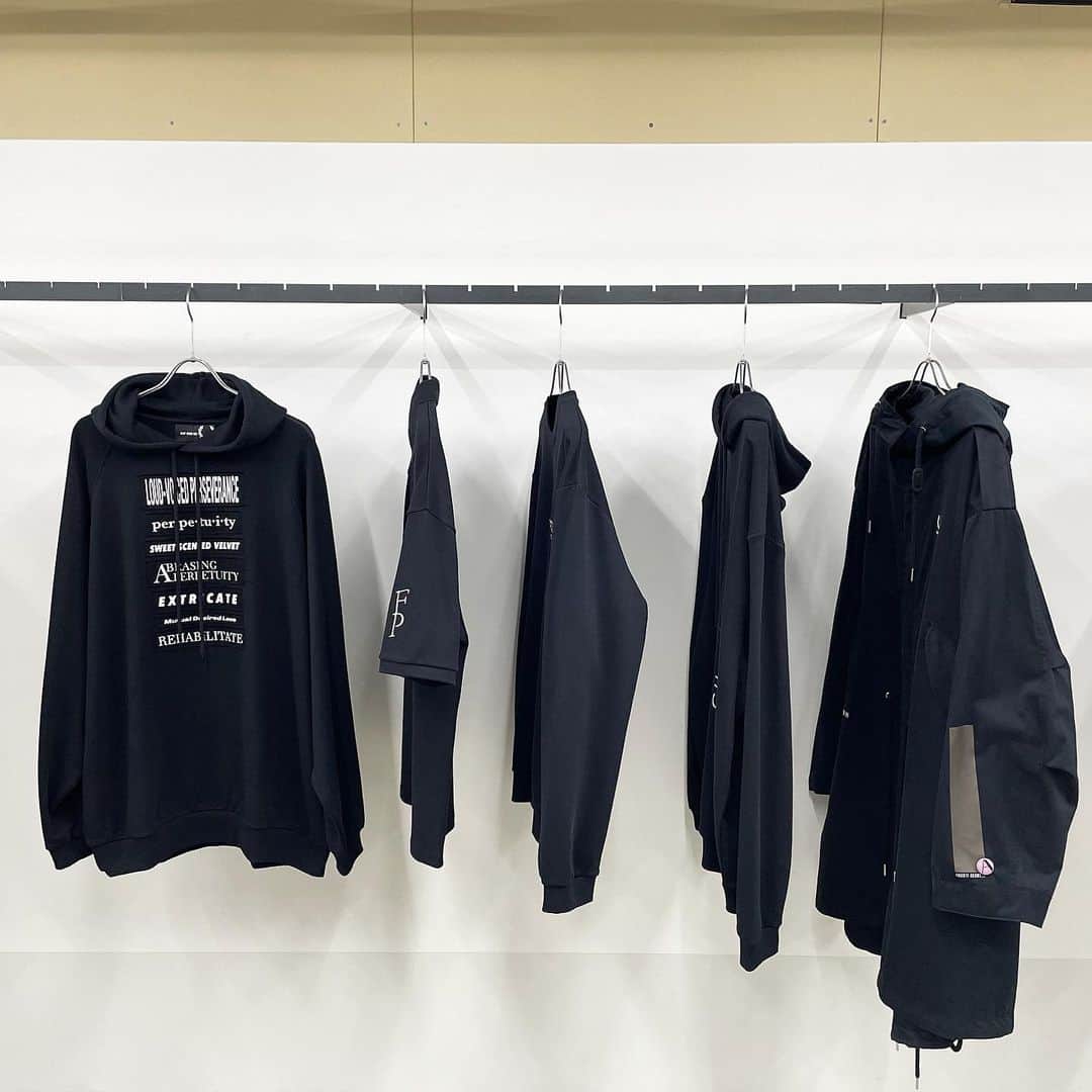 のインスタグラム：「AW23 FRED PERRY × RAF SIMONS final collaboration has arrived at ELIMINATOR. .  #fredperry #rafsimons #uk #youthculture  #collaboration #limitededition #limited #london  #streetfashion #streetstyle #streetwear #street #eliminator #tokyo #daikanyama」
