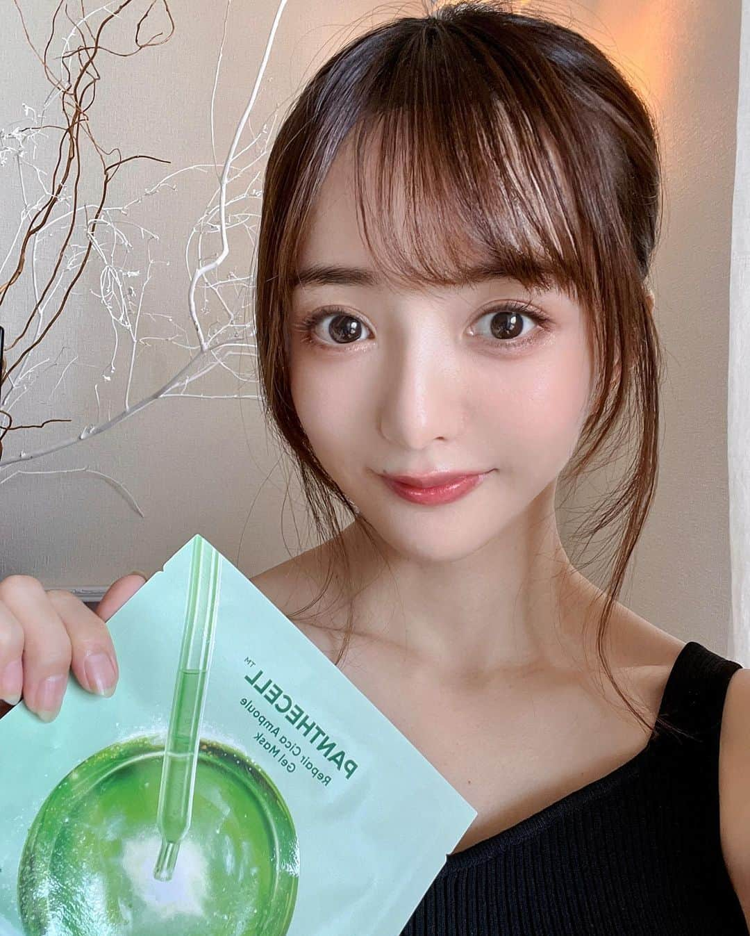 ゆうたむさんのインスタグラム写真 - (ゆうたむInstagram)「お肌が薄い人向けのケア用品が韓国のオリーブヤングのプライベートブランドで発売したよ🥺🤍🍃  @oliveyoung_japan   BIOHEALBOHから8/1に新しく登場した「パンテセル™ リペアシカ」ライン🍃  ・パンテセル™ リペアシカクリーム ・パンテセル™リペアシカアンプルゲルマスク  @bioheal.boh_japan   「パンテセル™ リペアシカ」ラインは、皮膚が薄い方、肌バリアが低下した方におすすめできる商品です🧴💖  私は昔からお肌薄くてエステとかに言っても必ず言われるほど…  だからケアは沢山できなくて厳選していかなきゃいけないのね🥺✨✨  お肌が薄い人や弱ってる人は オリーブヤングが開発したこちらすごくおすすめ😊✨  #バイオヒールボ  #韓国コスメ #オリーブヤングPB #オリーブヤング  #オリヤン  #パンテノールシカ #プロバイオダーム  #弾力  #リフティング #敏感肌用 #美容クリーム  #pr  #ゆうたむの美容メモ📝」9月22日 12時44分 - yuutamu_non