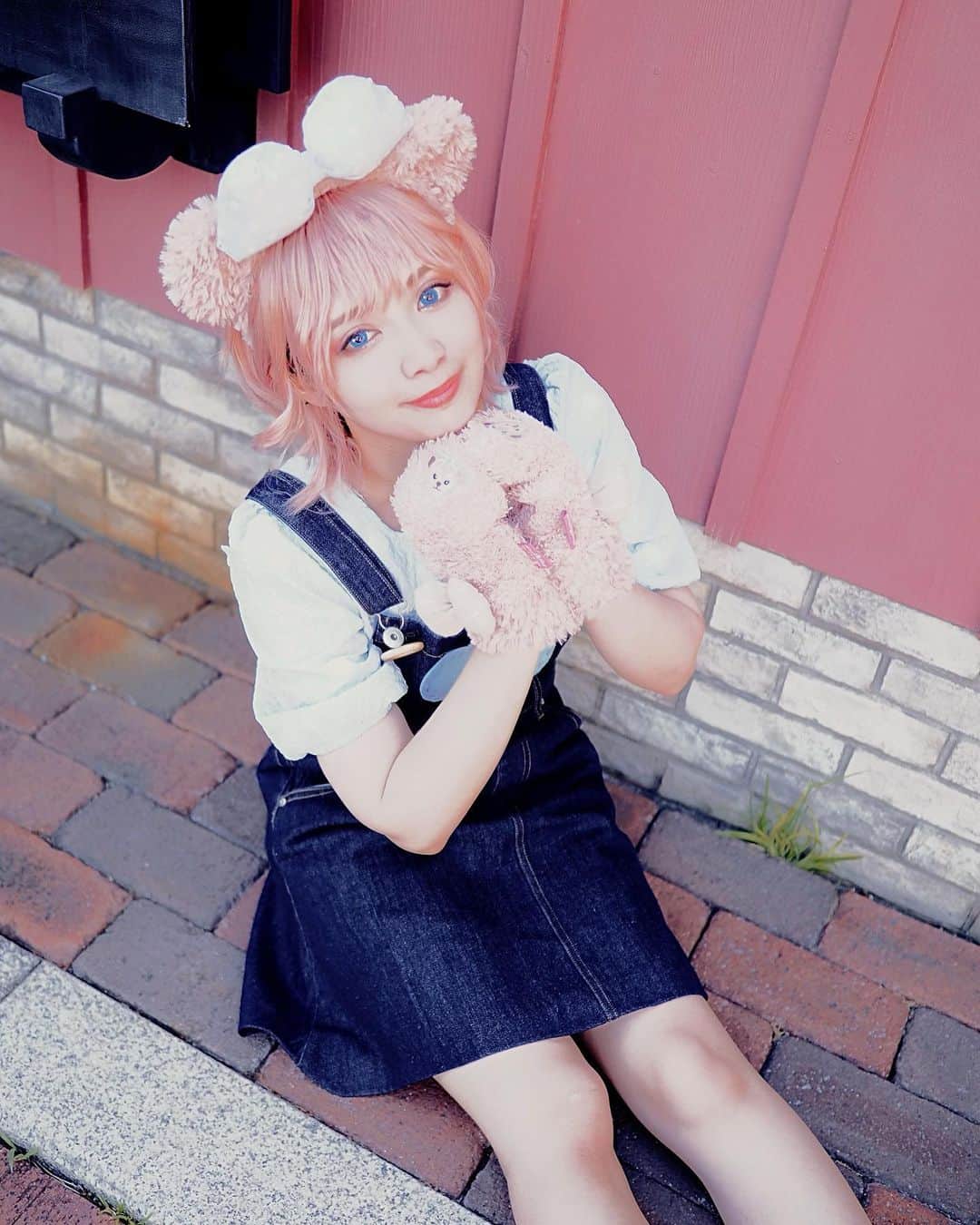 山崎はるかのインスタグラム：「今年の1着目は！ デニムコスチュームシリーズ ダッフィーフレンズ💓💚🤎 ＊ ＊  #ディズニー仮装2023  #dハロ仮装   #シェリーメイ仮装  #シェリーメイ  #ディズニーハロウィン」