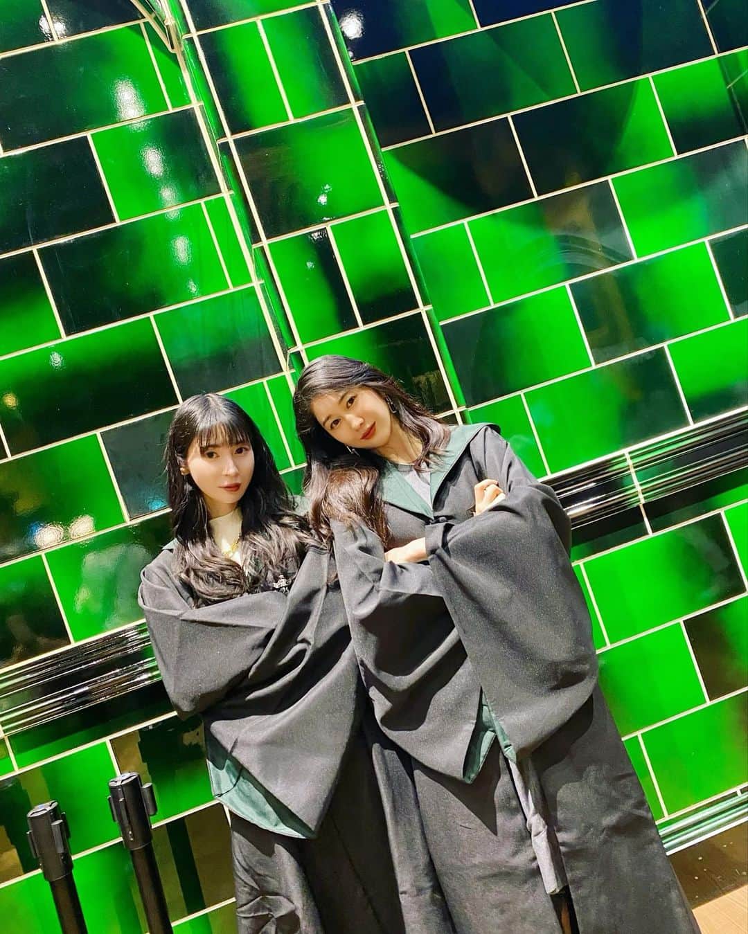 デコウトミリのインスタグラム：「夏の思い出☀️ (写真撮りすぎたからとりあえず第一弾) 　  私がもしホグワーツにいたら スリザリンと見せかけてハッフルパフだと思ってたんだけど、、、 この前質問に答えたら組み分けしてくれるサイトの診断やったら まさかのレイブンクローでした🐦‍⬛笑」