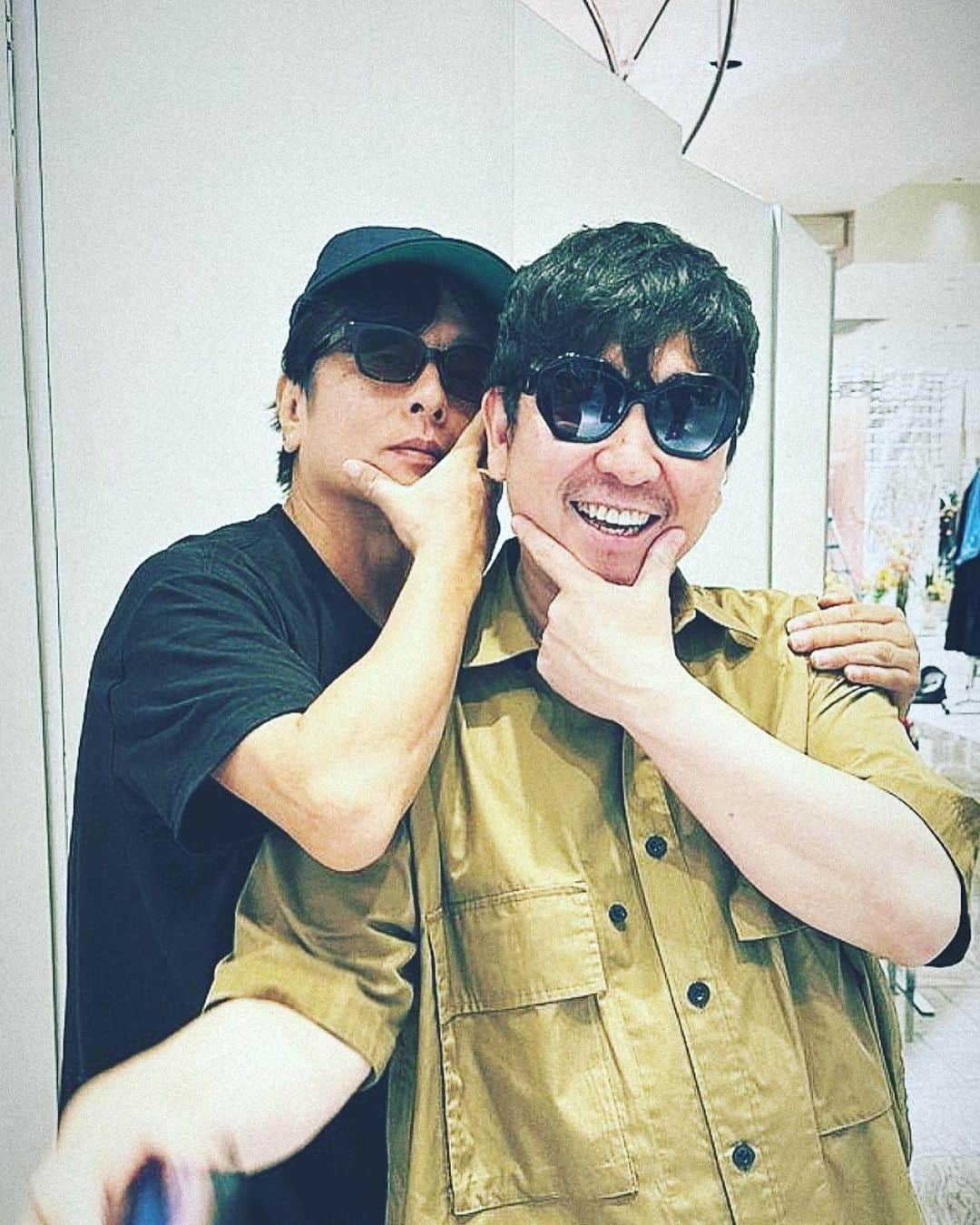 Taku Takahashiさんのインスタグラム写真 - (Taku TakahashiInstagram)「Tom Sachs展  @verbal_ambush がトムサックスのポップアップでDJするってのを聞いて遊びにいってきた。トムサックスをバーバルに初めて教えてもらって彼の力の抜けたアートに僕もめちゃくちゃハマりました。  バーバルは何気に超久しぶりのDJだったとのことだけど、地味に技が増えてる感じがしてうまくなっててビックリ👀  現場にはテイさんや杉山ヒロさんにも久しぶりに生で会えて嬉しかった。」9月22日 12時48分 - takudj