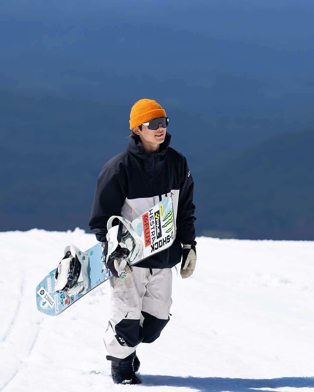 戸塚優斗さんのインスタグラム写真 - (戸塚優斗Instagram)「🇺🇸🇺🇸🗻🗻 🍏  @tackphoto 📸 @yonexsnowboards_japan  @gshock_jp  #insta360  #monsterenergy #gshockwatch #yonex #fluxbindings #hestragloves #deeluxeboots #hevenstore #pml_tokyo_yokohama #smith #gulliumwax」9月22日 12時57分 - yuto_totsuka