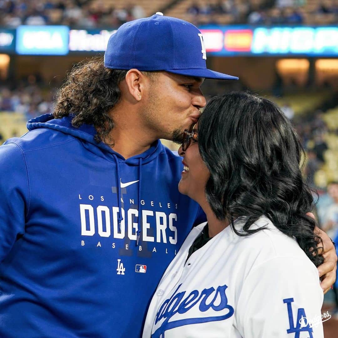 Los Angeles Dodgersのインスタグラム：「A moment Brusdar and his mom will cherish forever. 💙」