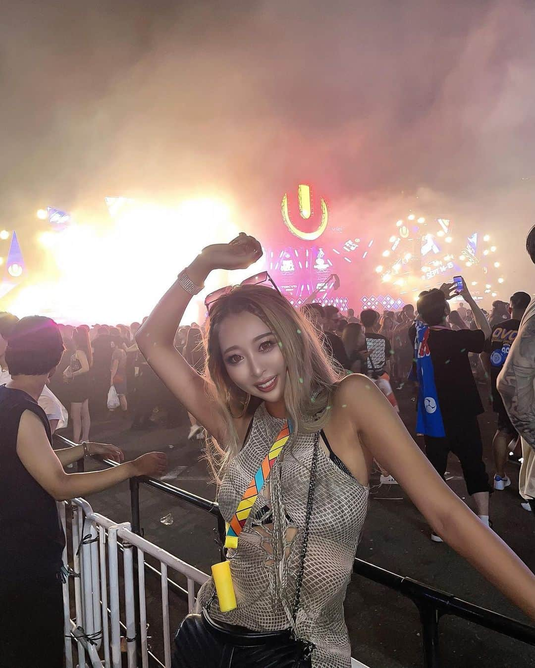 まあーか（まかたん）さんのインスタグラム写真 - (まあーか（まかたん）Instagram)「. 夜の部👽🌙🎆 . #ultrajapan#ultrajapan2023#umf#ultra#tokyo#hardwell #skrillex #onitsukatiger#ウルトラジャパン#ウルトラジャパン2023#フェスコーデ#音楽フェス#シャンパン#テキーラ#お台場#ウエスタンブーツ#カウガール#shein#ハイトーンカラー#バレイヤージュ#お尻#尻トレ#高身長女子#夏の終わり#ストリートスナップ」9月22日 12時58分 - m_k_gram