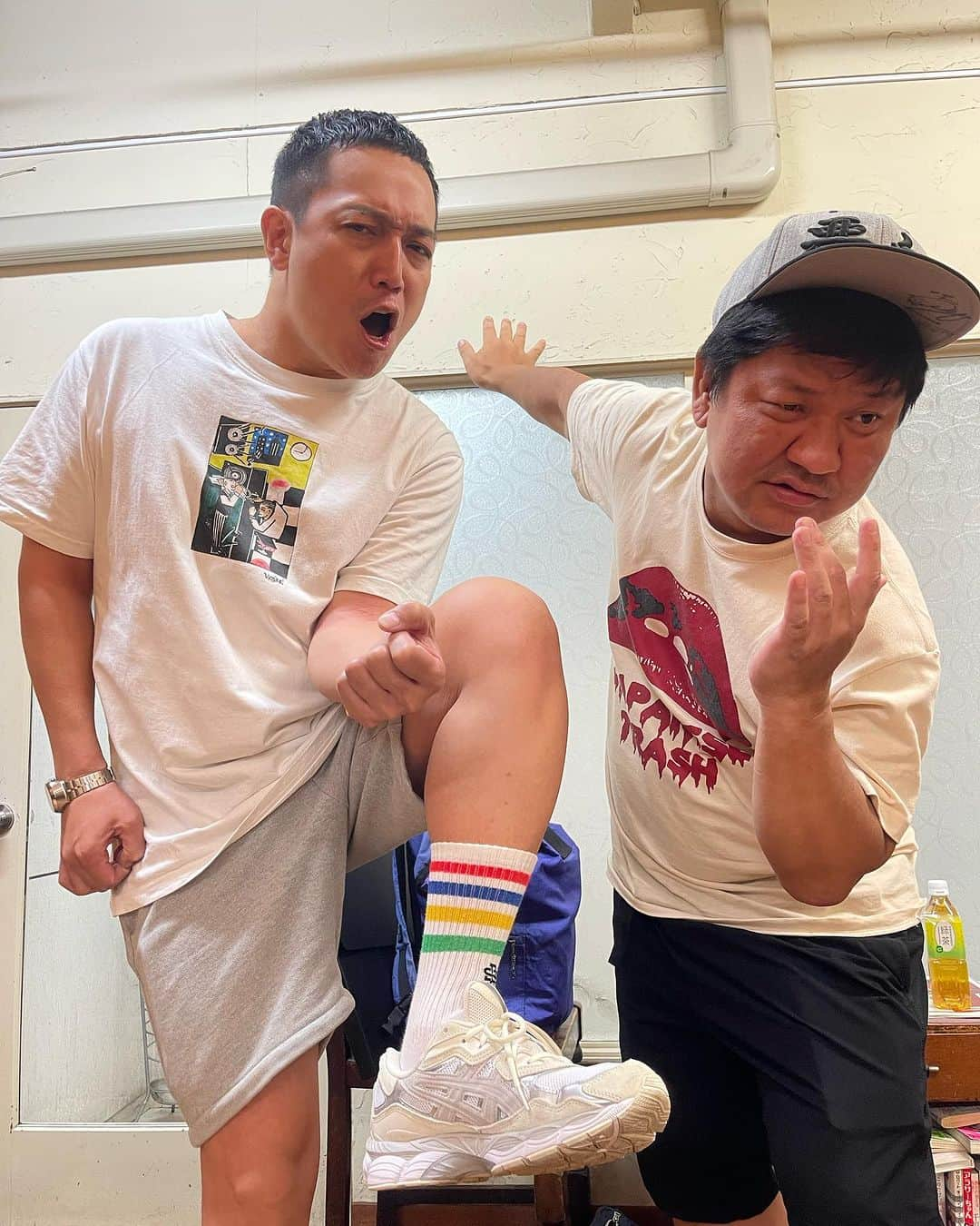 杉本知香さんのインスタグラム写真 - (杉本知香Instagram)「ペレくんと大城くん。BOØWYな2人😆 バーベくん強めパーマ✂️✨😆 大地くんと平井くん😆  #中目黒美容室 #チャンス大城#水曜日のダウンタウン #氷室京介  #ペレ草田#布袋寅泰#BOØWY #たけだバーベキュー #バーベ#BBQ芸人 #ダイノジ大地#ダイノジ #どりあんず平井#どりあんず#ごぶごぶラジオ」9月22日 13時10分 - sugimotoc