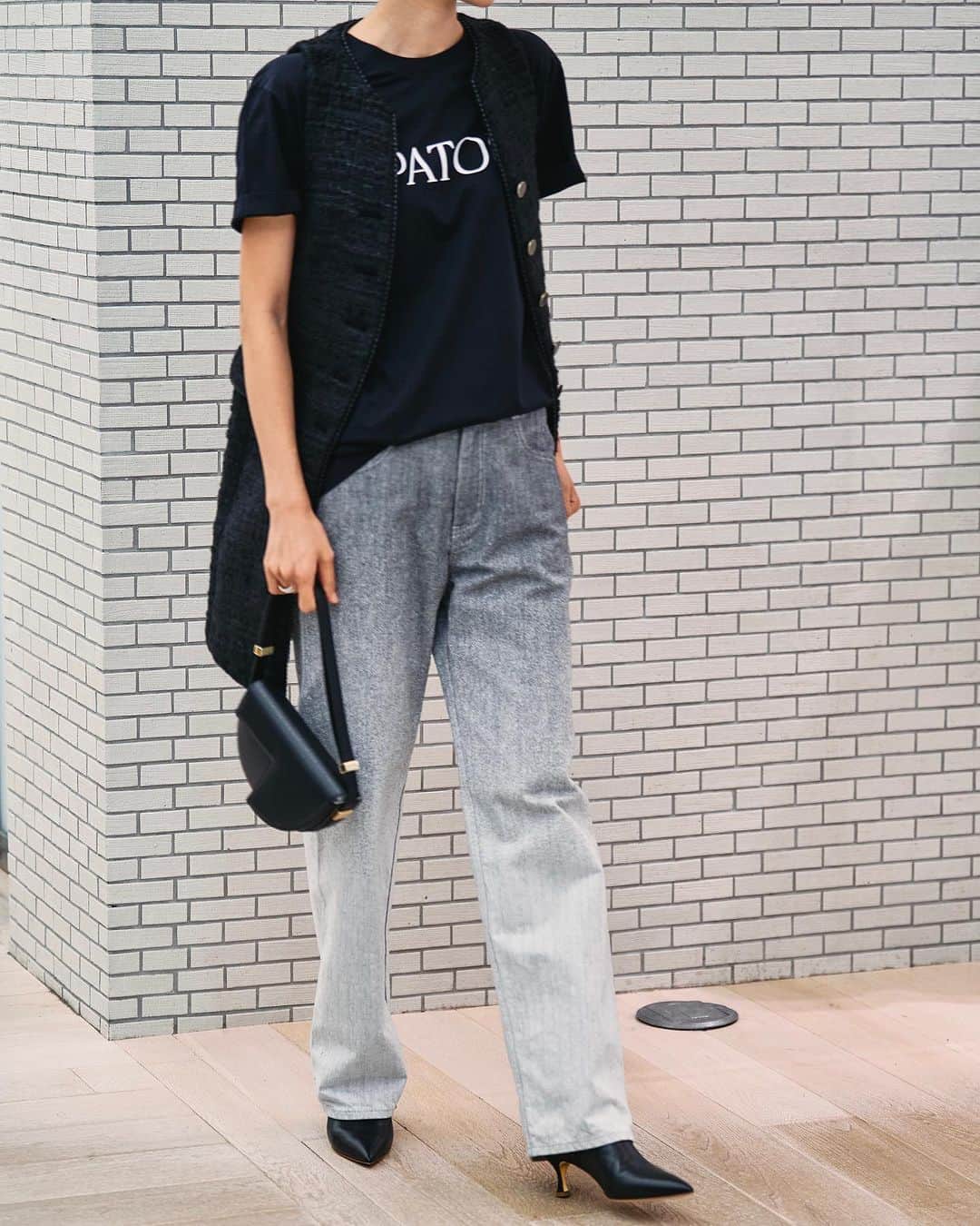 のインスタグラム：「【FOCUS ON】@despres_jp   "WEAR"  ⁡ ⁡ ⁡ GILET / 22-07-34-07004 / ¥132,000 TOP / 26-13-35-13013 / ¥31,900 PANTS / 22-04-34-04011 / ¥38,500 @patou  ⁡ ⁡ ■ 〈PATOU(パトゥ) 〉展開店舗 デ・プレ 丸の内店 @tomorrowland_marunouchi  ⁡ ⁡ ⁡ #DESPRÉS #despres #despres_jp #デプレ #tomorrowland #トゥモローランド #fashion #style #autumn #patou」