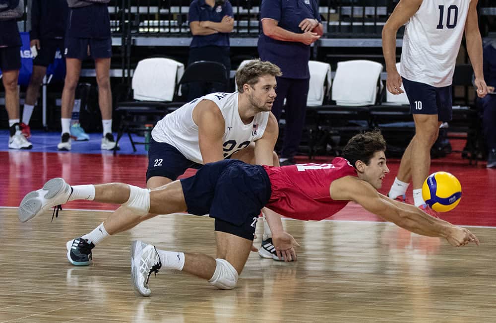 USA Volleyballさんのインスタグラム写真 - (USA VolleyballInstagram)「ICYMI The U.S. Men 🇺🇸 💪 swept Puerto Rico 🇵🇷 on Thursday (25-17, 25-17, 25-11) at the NORCECA Pan Am Cup Final 6 in Edmonton, Canada.   The win sets up a battle between the U.S. (3-0) and Canada (3-0) at 6 p.m. PT on Friday.  Story and stats at 🔗 in our bio」9月22日 13時20分 - usavolleyball
