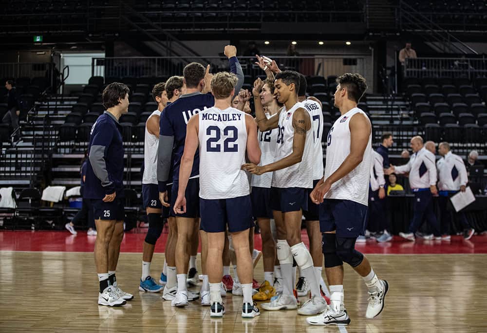 USA Volleyballさんのインスタグラム写真 - (USA VolleyballInstagram)「ICYMI The U.S. Men 🇺🇸 💪 swept Puerto Rico 🇵🇷 on Thursday (25-17, 25-17, 25-11) at the NORCECA Pan Am Cup Final 6 in Edmonton, Canada.   The win sets up a battle between the U.S. (3-0) and Canada (3-0) at 6 p.m. PT on Friday.  Story and stats at 🔗 in our bio」9月22日 13時20分 - usavolleyball
