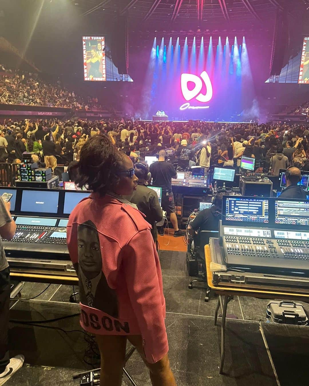 ジェニファー・ハドソンのインスタグラム：「I’m running sound tonight !! @chancetherapper」
