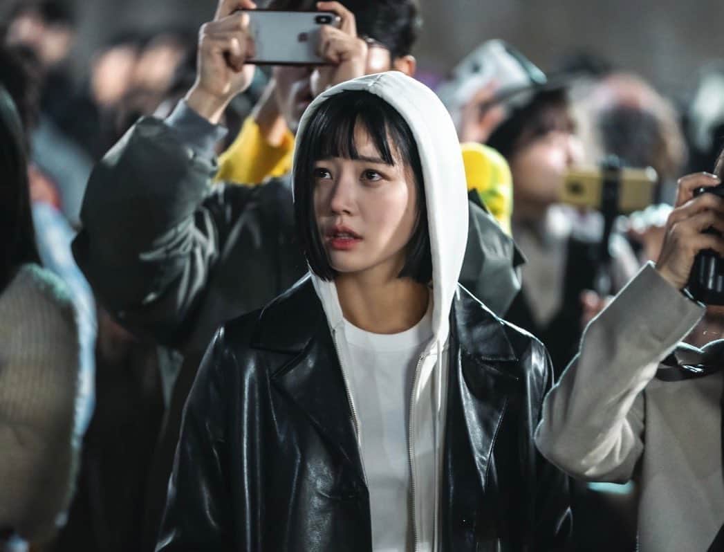 イ・ユビのインスタグラム：「오늘 밤 10시 SBS 7인의 탈출 3화에선 무슨일이…!!!!!! 😈😈😈😈😈😈😈 난 촬영이라 못본다능 ㅠㅠ 보고 알려줄사람 ㅠㅠ」