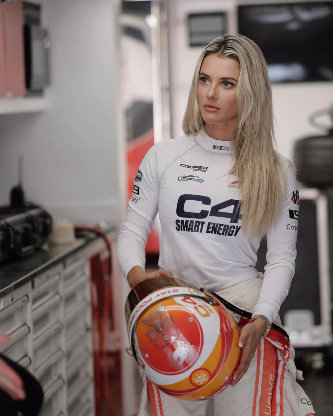 Lindsay Brewerさんのインスタグラム写真 - (Lindsay BrewerInstagram)「Ready🏁  @c4energy #c4partner」9月22日 13時44分 - lindsaymariebrewer