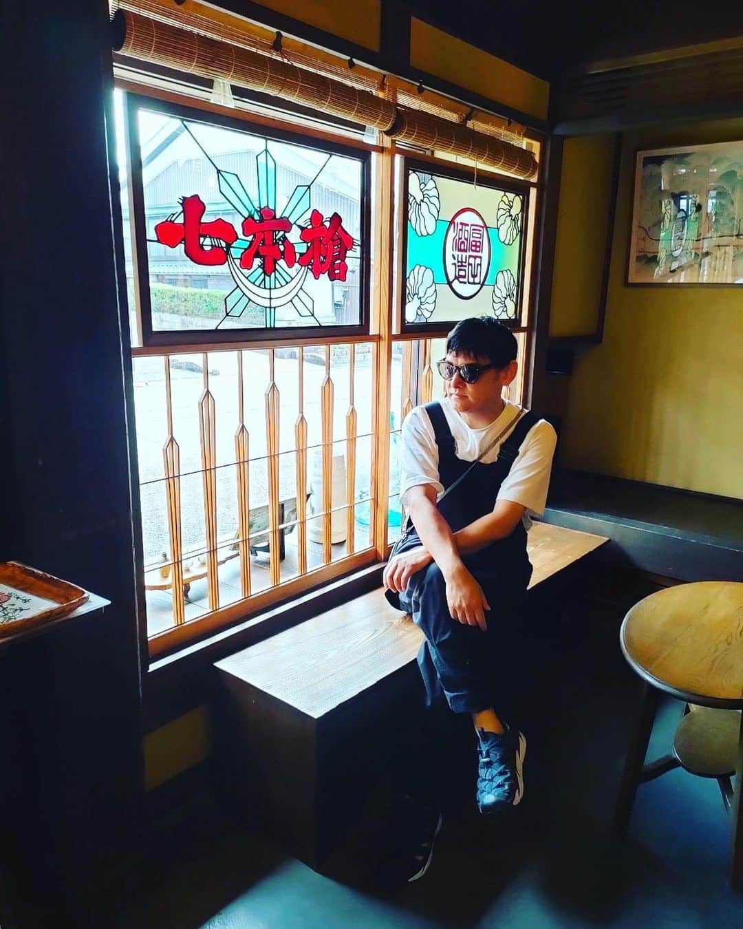 宮田麺児のインスタグラム：「とうとういけた！ 「七本槍」冨田酒造！ 冨田さんありがとうございます！！  初めてみた 佐瀬式の圧縮機  七本槍の木樽！  そして　秘密の貯蔵庫！  そして賤ヶ岳をみる  歴史が裏づける クラッシックの中にあるモダンと最新の融合。  最高。  七本槍は  秀吉方で功名をあげた兵のうち以下の7人は後世に賤ヶ岳の七本槍（しずがたけ の しちほんやり）と呼ばれる。 #脇坂安治（ #片桐且元 #平野長泰 #福島正則 #加藤清正 #糟屋武則  #賤ヶ岳の戦い   #冨田酒造 #七本槍 #日本酒 #長浜市」