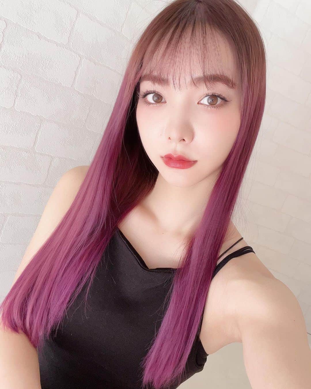 LISA minemuraのインスタグラム：「🌈 秋はこの色にしたくなるんだよねぇ🥹💕✨ 夏は前髪あるとベタついて嫌だけど、 涼しくなったら前髪作って小顔効果💖  🌈 #ヘアカラー  #赤紫  #長野市  #ヘアルームルシア」