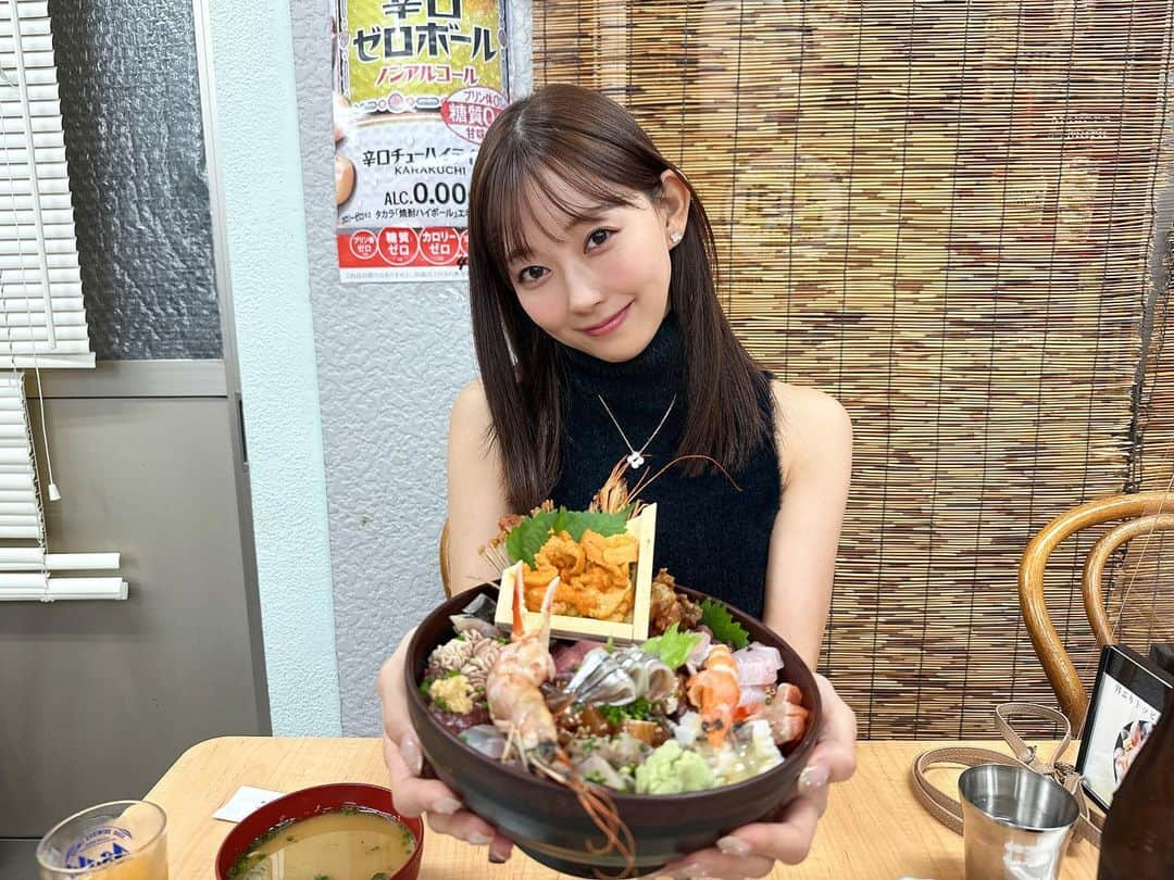 渡辺美優紀のインスタグラム：「. 下関でめちゃめちゃ大きい海鮮丼🦐海鮮すき🪼」