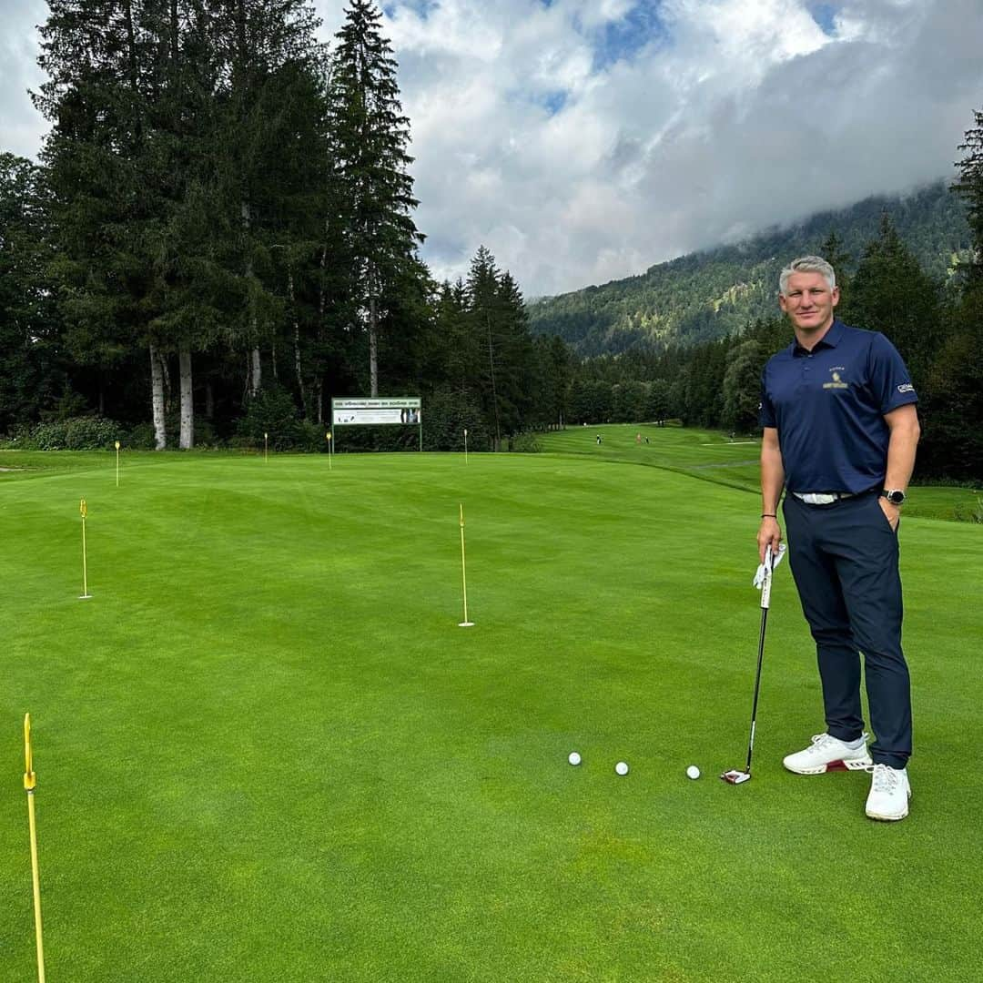 バスティアン・シュヴァインシュタイガーのインスタグラム：「Friday round 🏌🏼⛳」