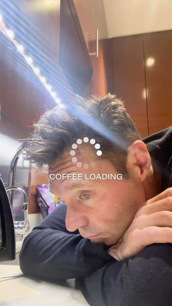 ライアン・シークレストのインスタグラム：「Good morning to everyone except my coffee maker for taking longer than I’d like ☕️ making my cup extra strong today for a fun night ahead at #iHeartFestival」